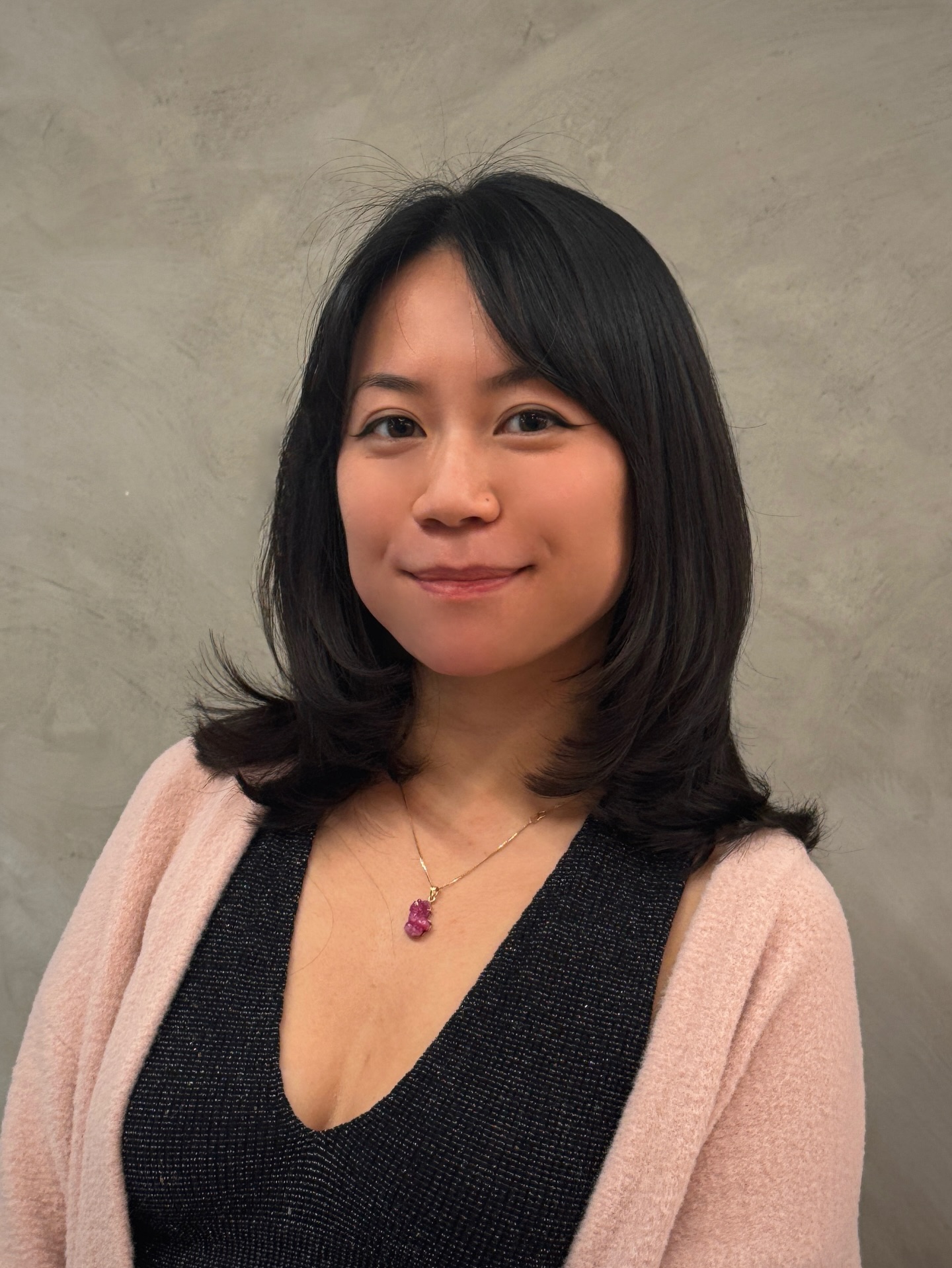 Elegant Layered Lob with Soft Face-Framing Pieces