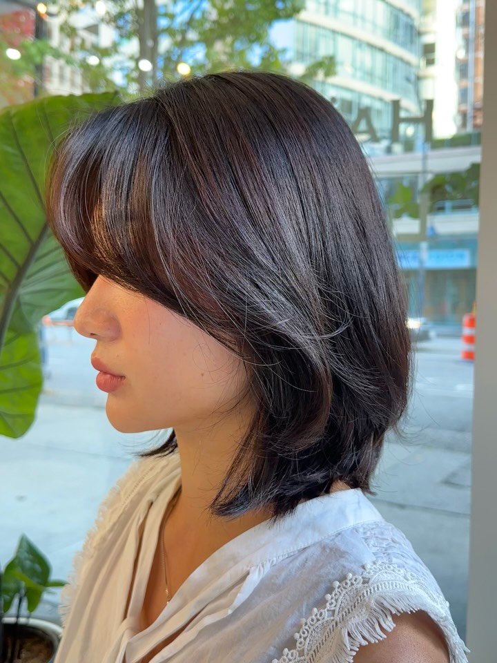 Modern Layered Lob with Soft Face-Framing Pieces