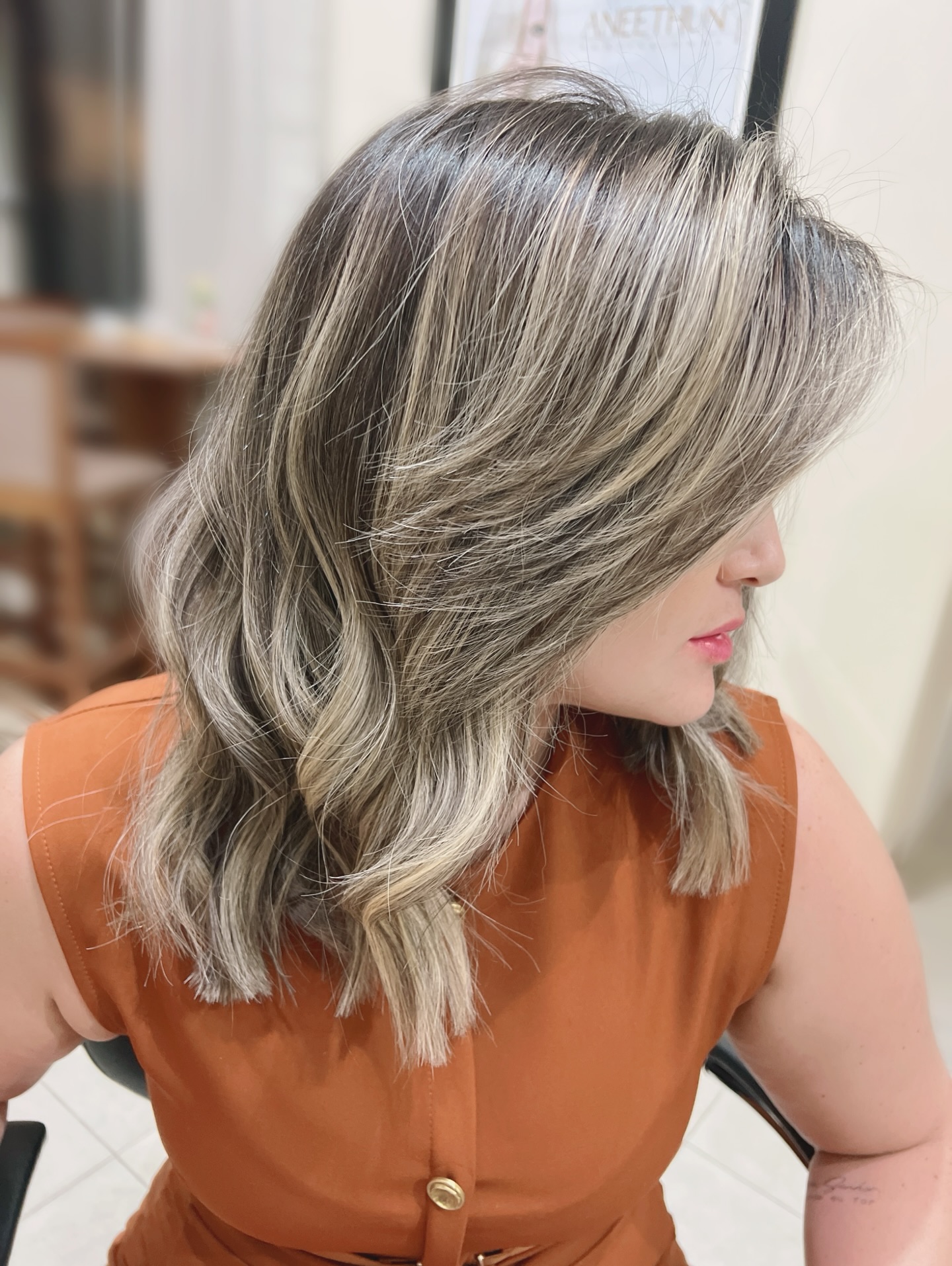 Modern Textured Lob with Soft Beachy Waves