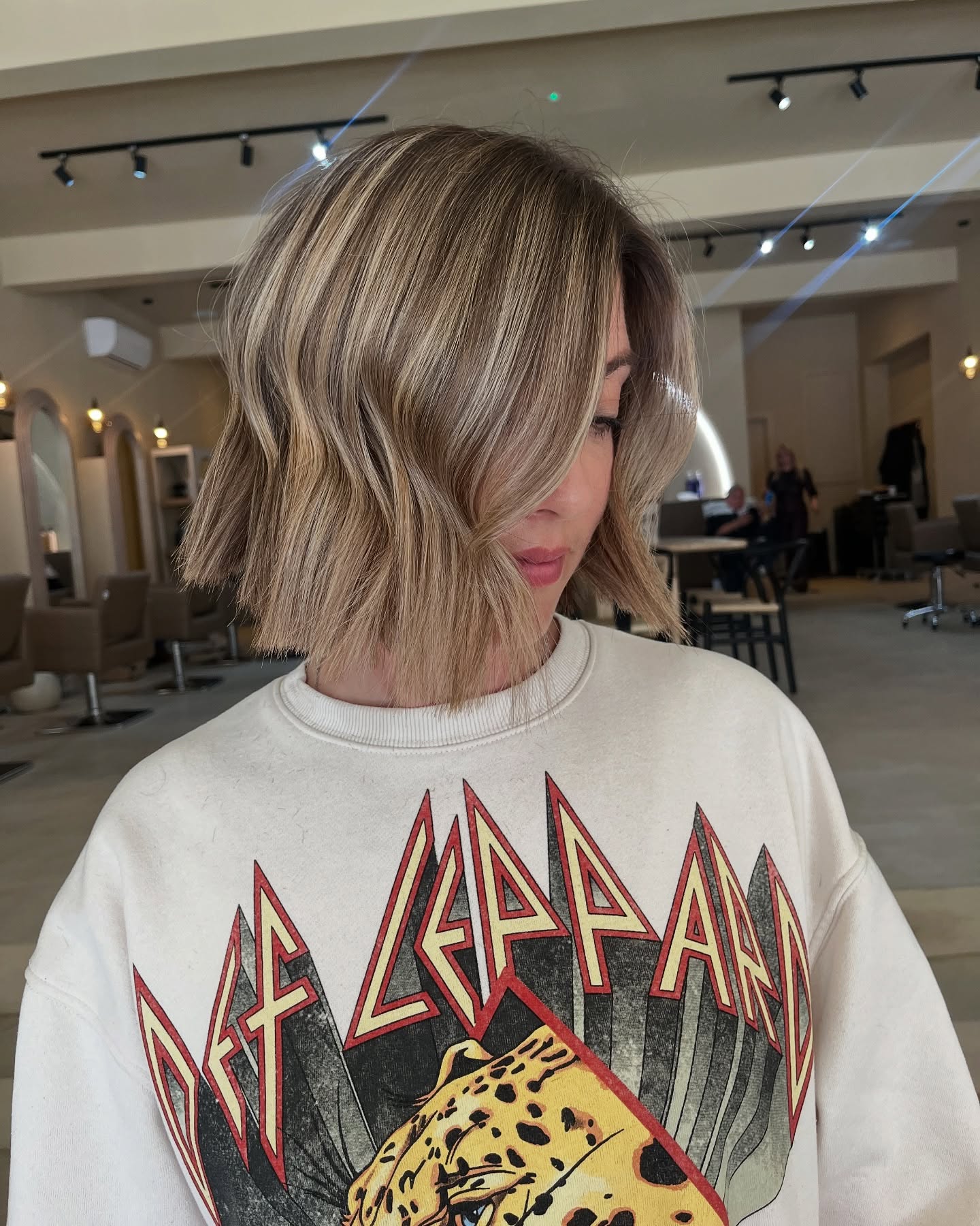 Chic Ash-Blonde Textured Jaw-Length Bob with Soft Waves