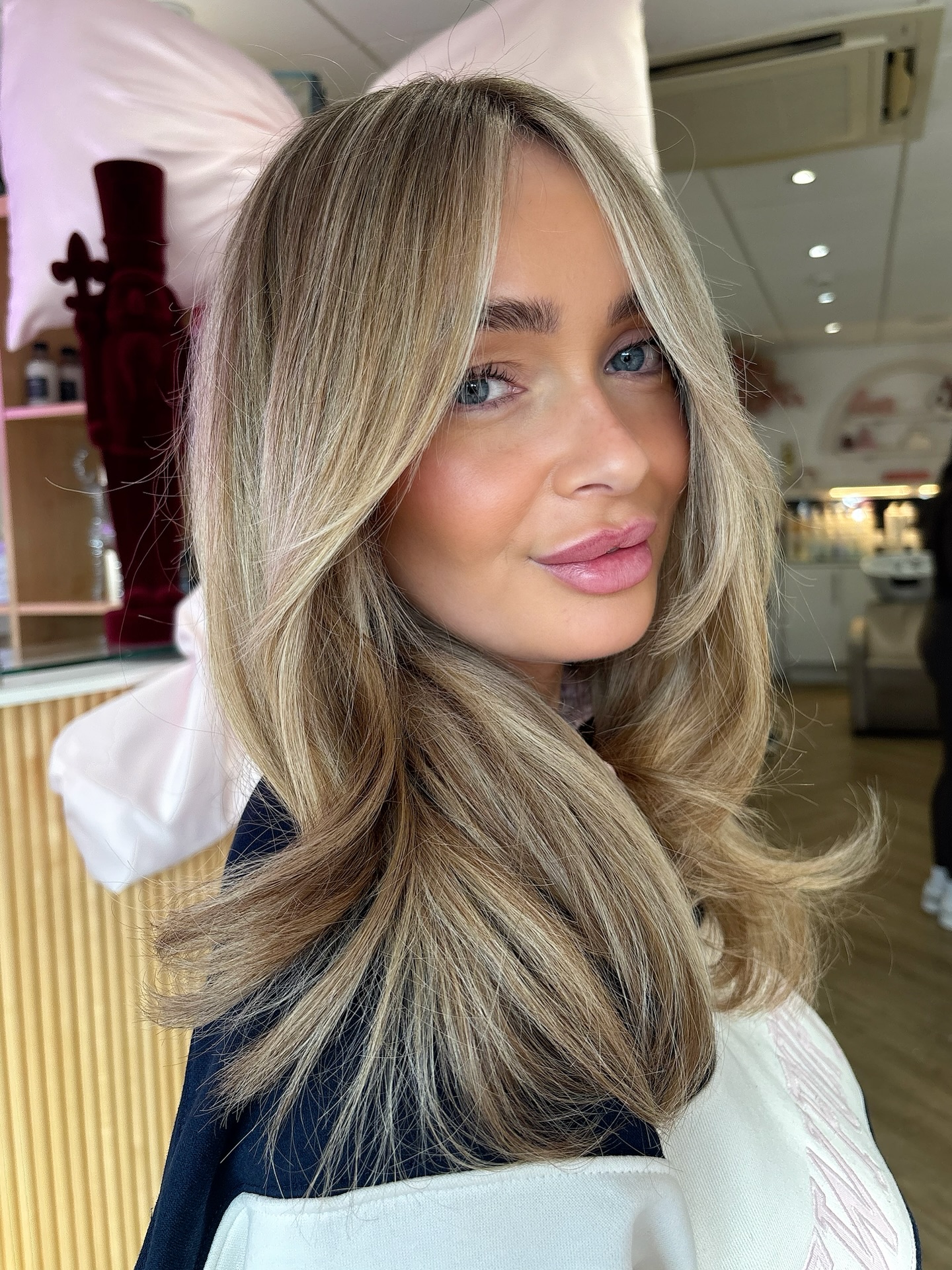 Chic Ash-Blonde Layered Lob with Face-Framing Layers