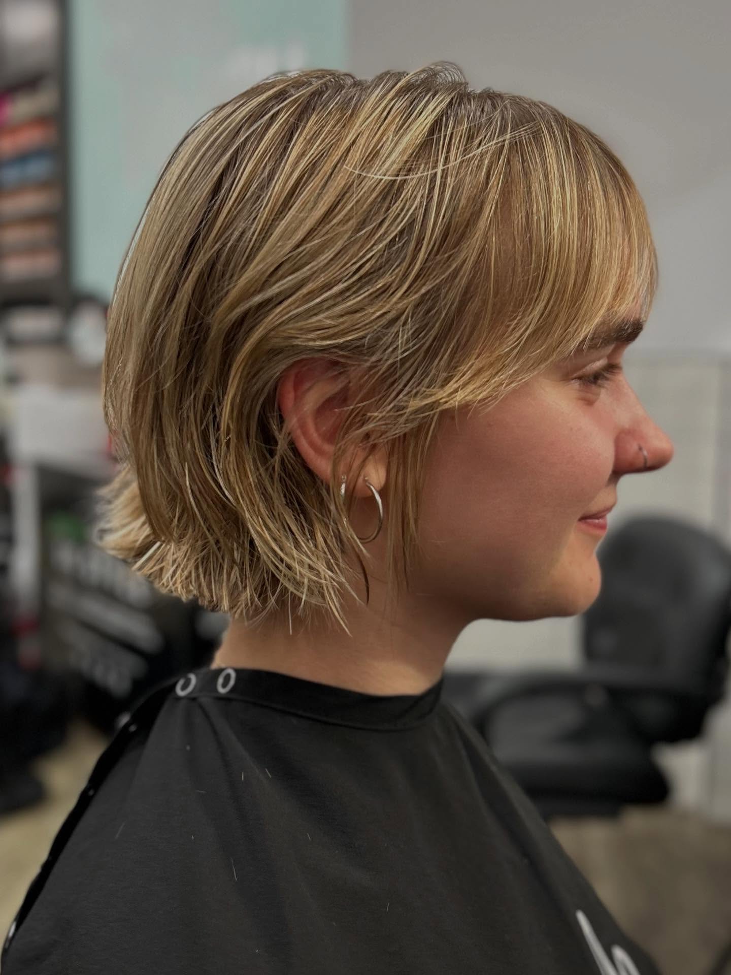 Chic Textured Bixie with Subtle Face-Framing Layers