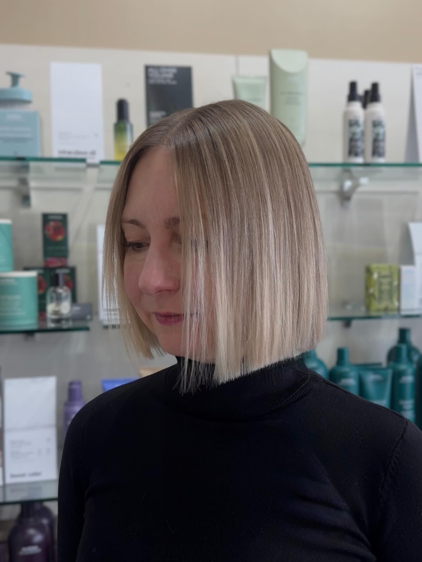 Sleek Jaw-Length Ash-Blonde Blunt Bob with Dark Root Shadow