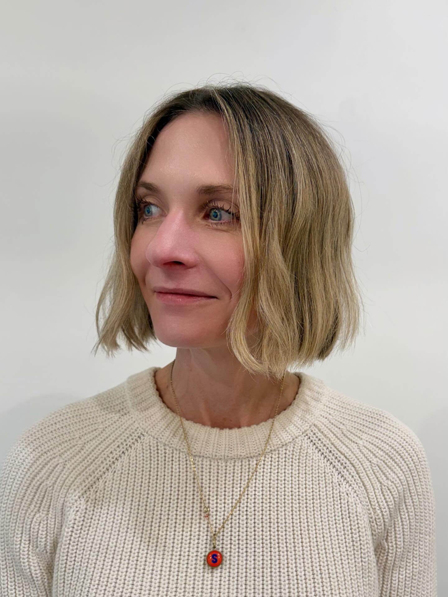 Soft Textured Chin-Length Blonde Bob with Subtle Face-Framing Layers