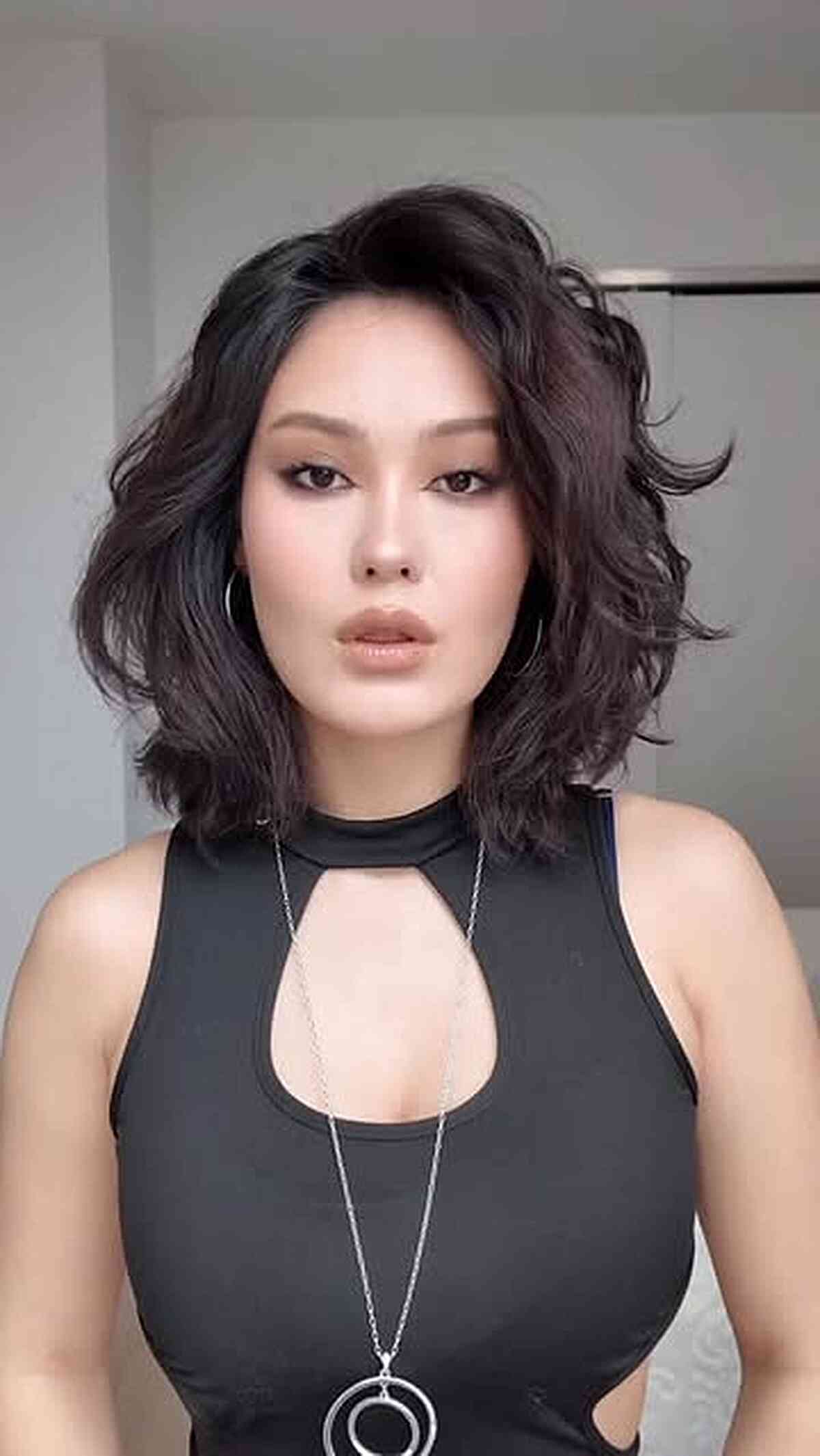Textured Wavy Lob with Effortless Movement