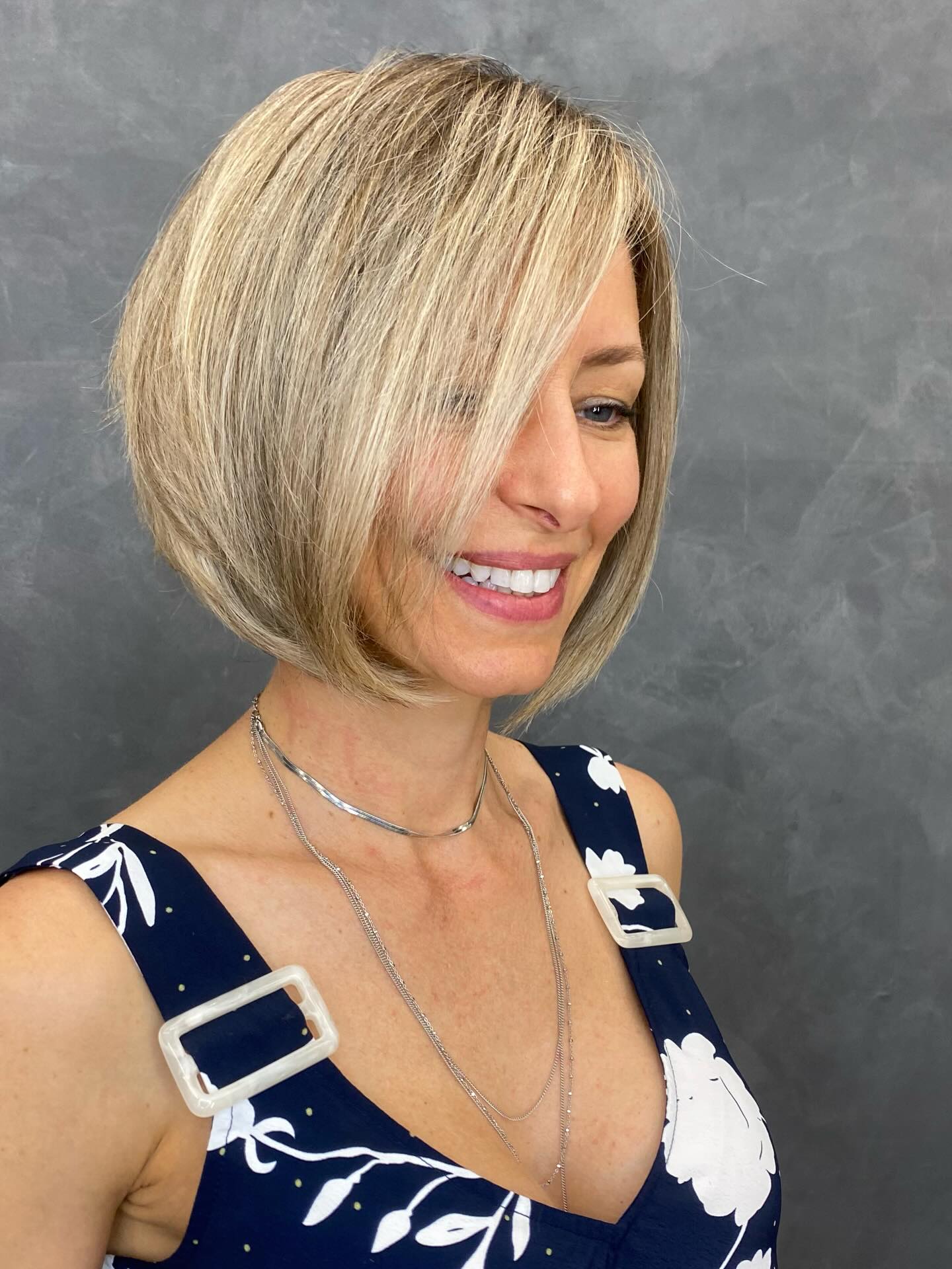 Angled Stacked Bob with Face-Sweeping Micro-Layers