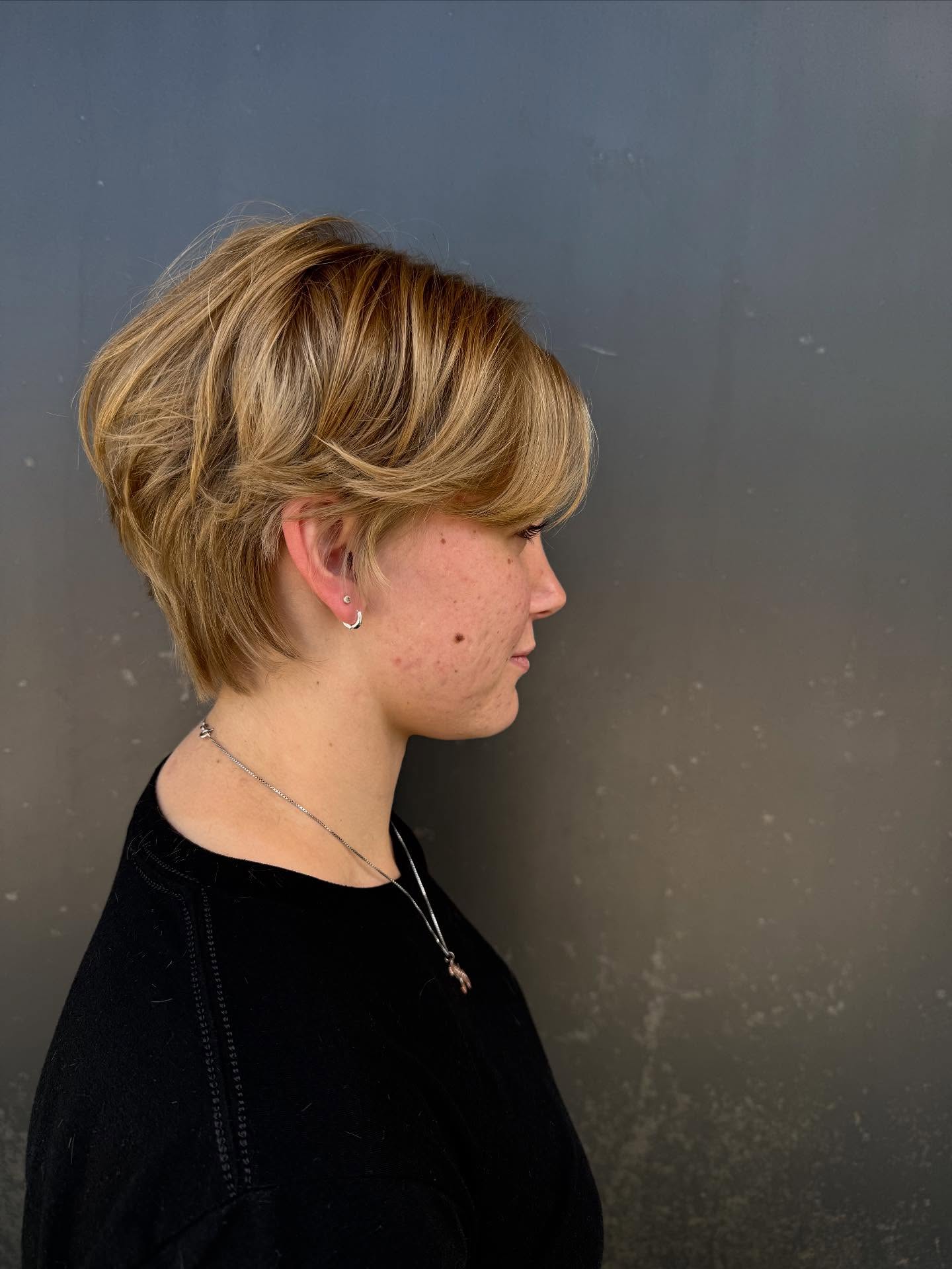 Chic Layered Bixie with Effortless Texture