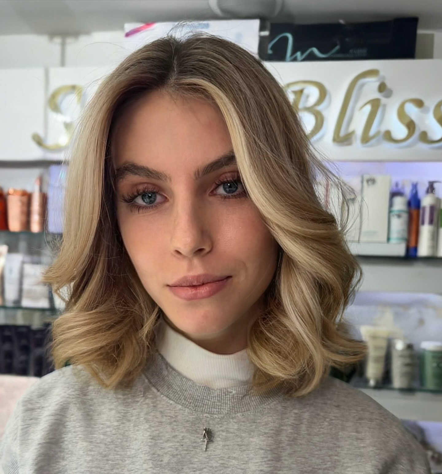 Face-Framing Blonde Lob with Money-Piece Curtain Highlights