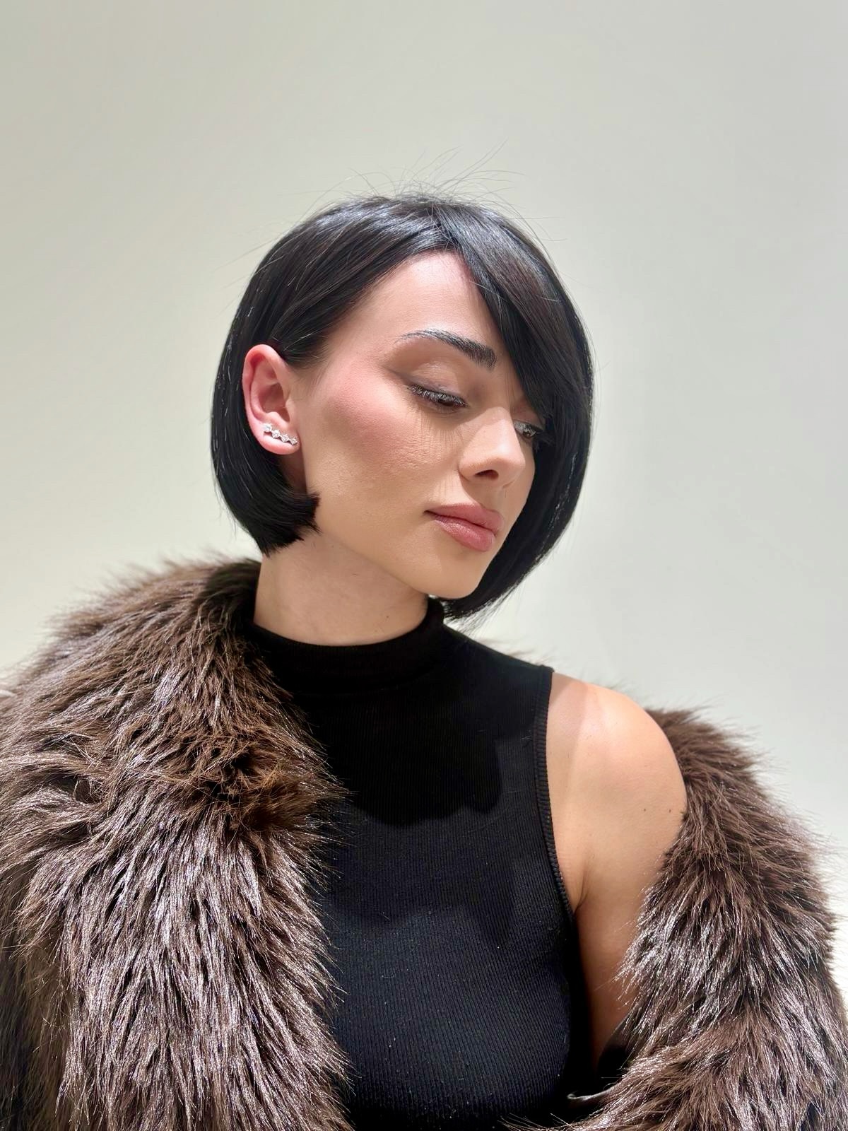 Sleek Inverted Chin-Length Bob with Long Side-Swept Fringe