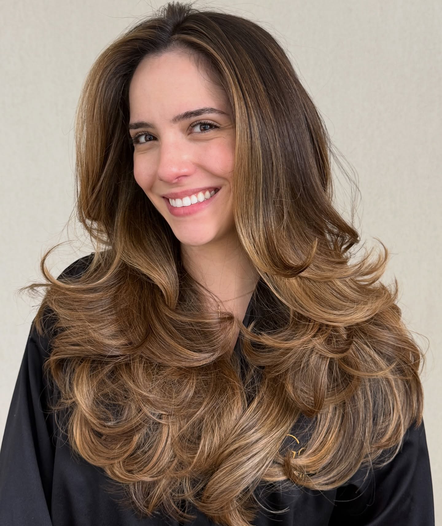 Voluminous Brushed-Out Face-Framing Layers with Caramel Balayage
