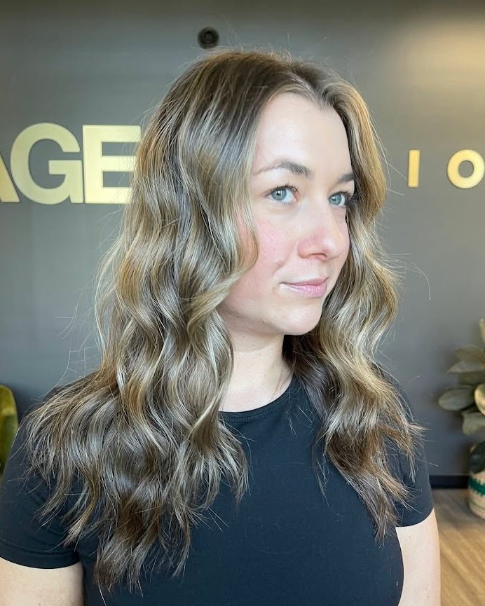 Ash-Latte Layered Mid-Length Waves with Face-Framing Babylights