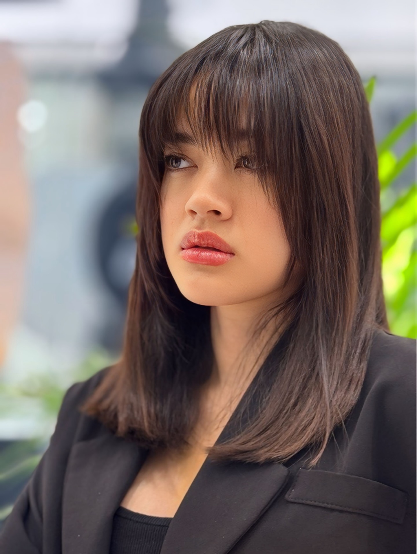 Soft Blunt Shoulder-Length Cut with Wispy Center Fringe