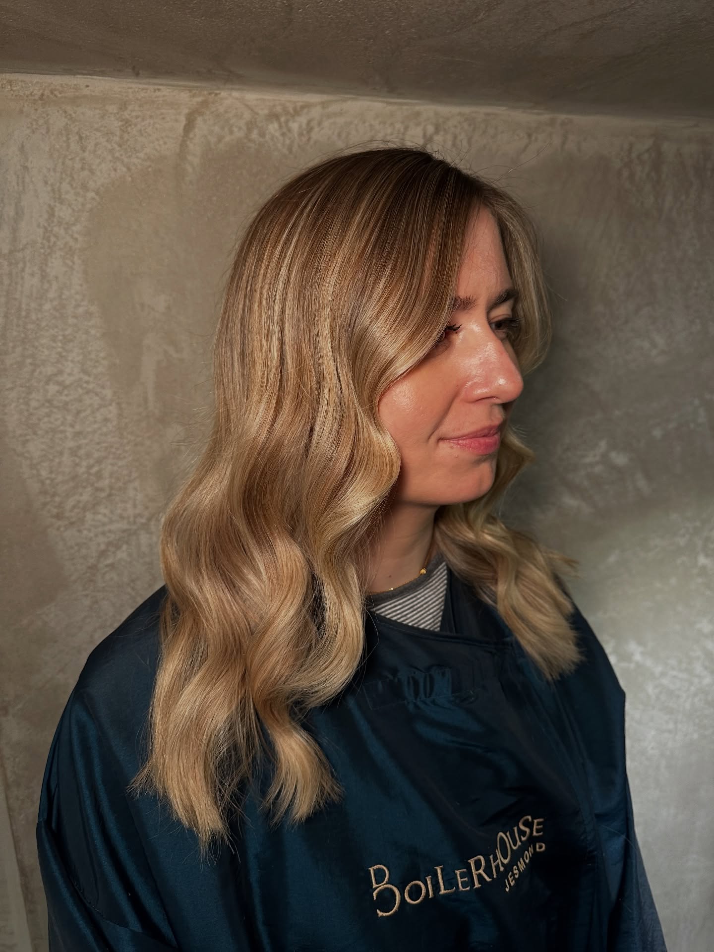 Soft Curtain-Framed Mid-Length Wavy Cut with Root Smudge