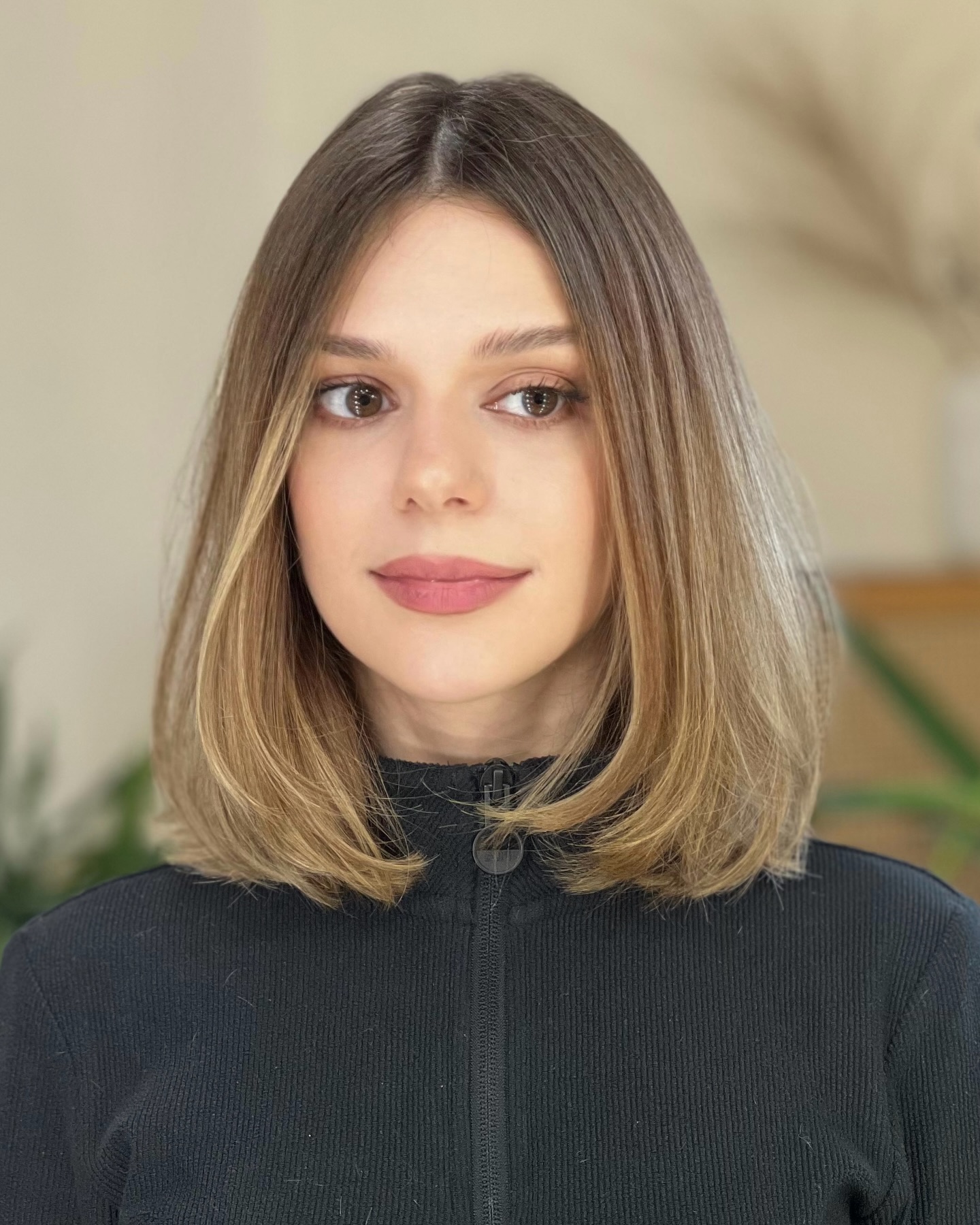 Soft Curtain-Framed Shoulder-Length Lob with Subtle Internal Graduation