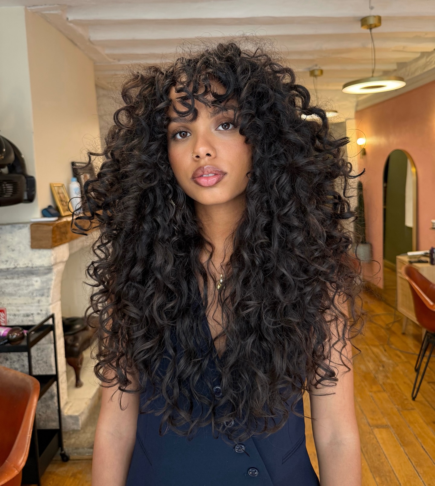 Bold Long Curly Layers with Defined Volume