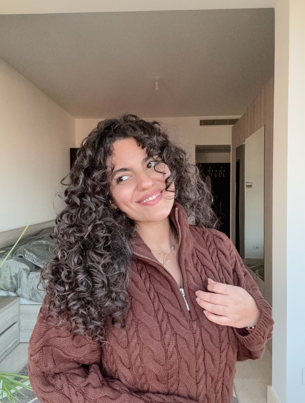 Dynamic Long Curly Layers with Soft Volume