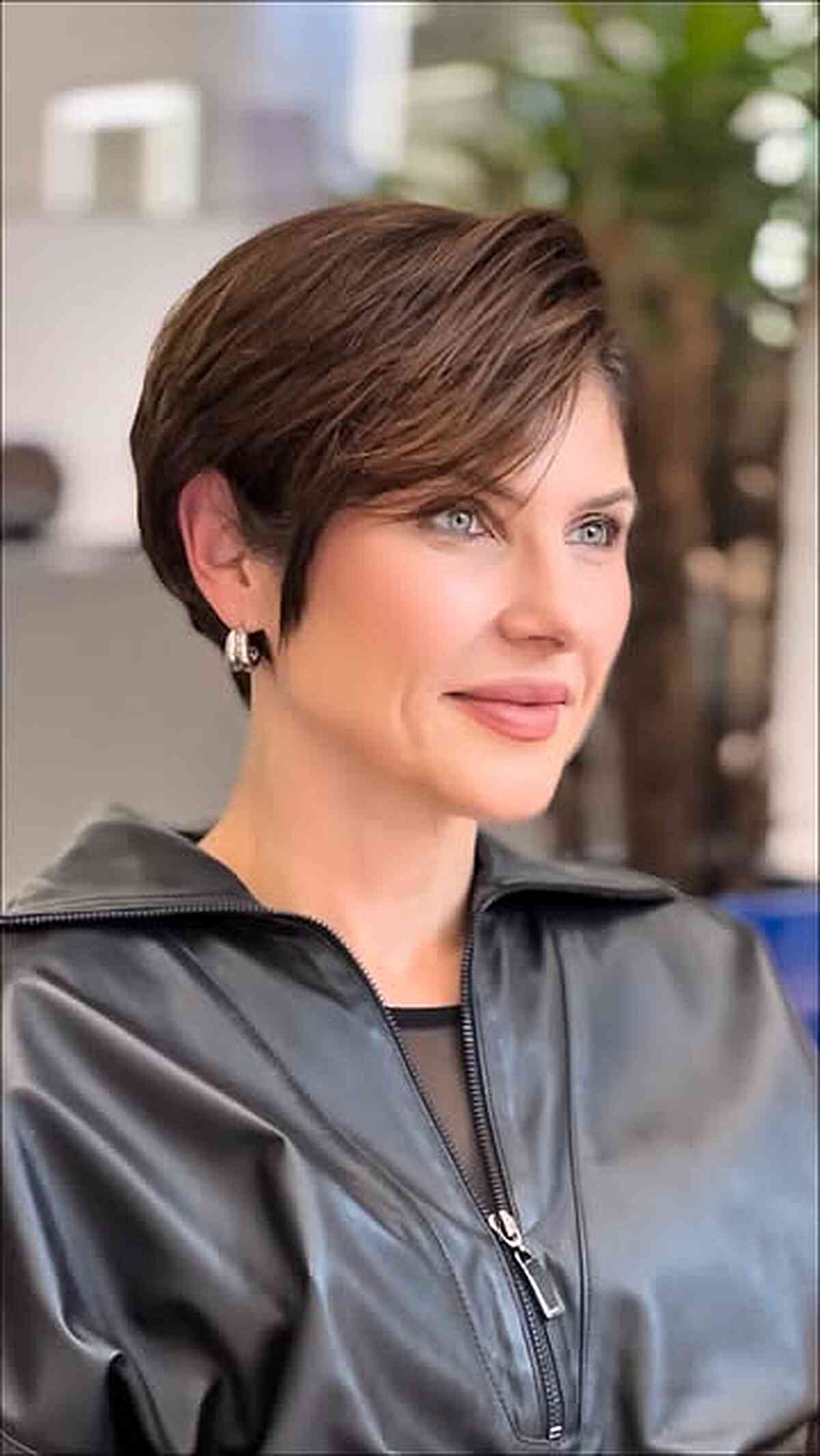 Sleek Chocolate Bixie with Side Fringe