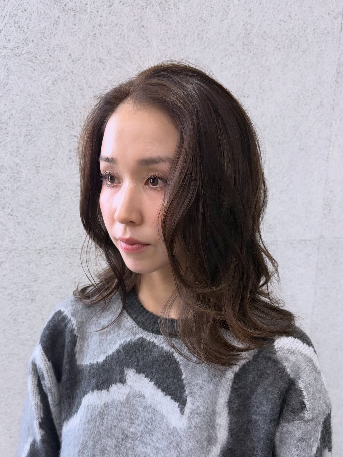 Soft Brushed Shoulder-Length Layers with Gentle Face-Framing Bend