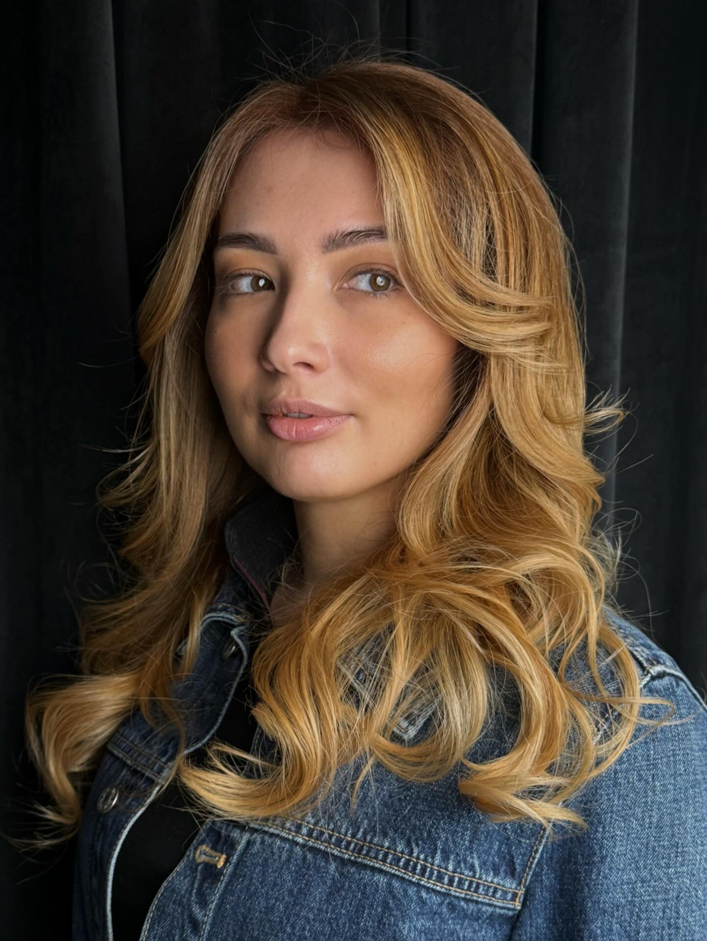 Soft Golden Wavy Layers with Subtle Highlights