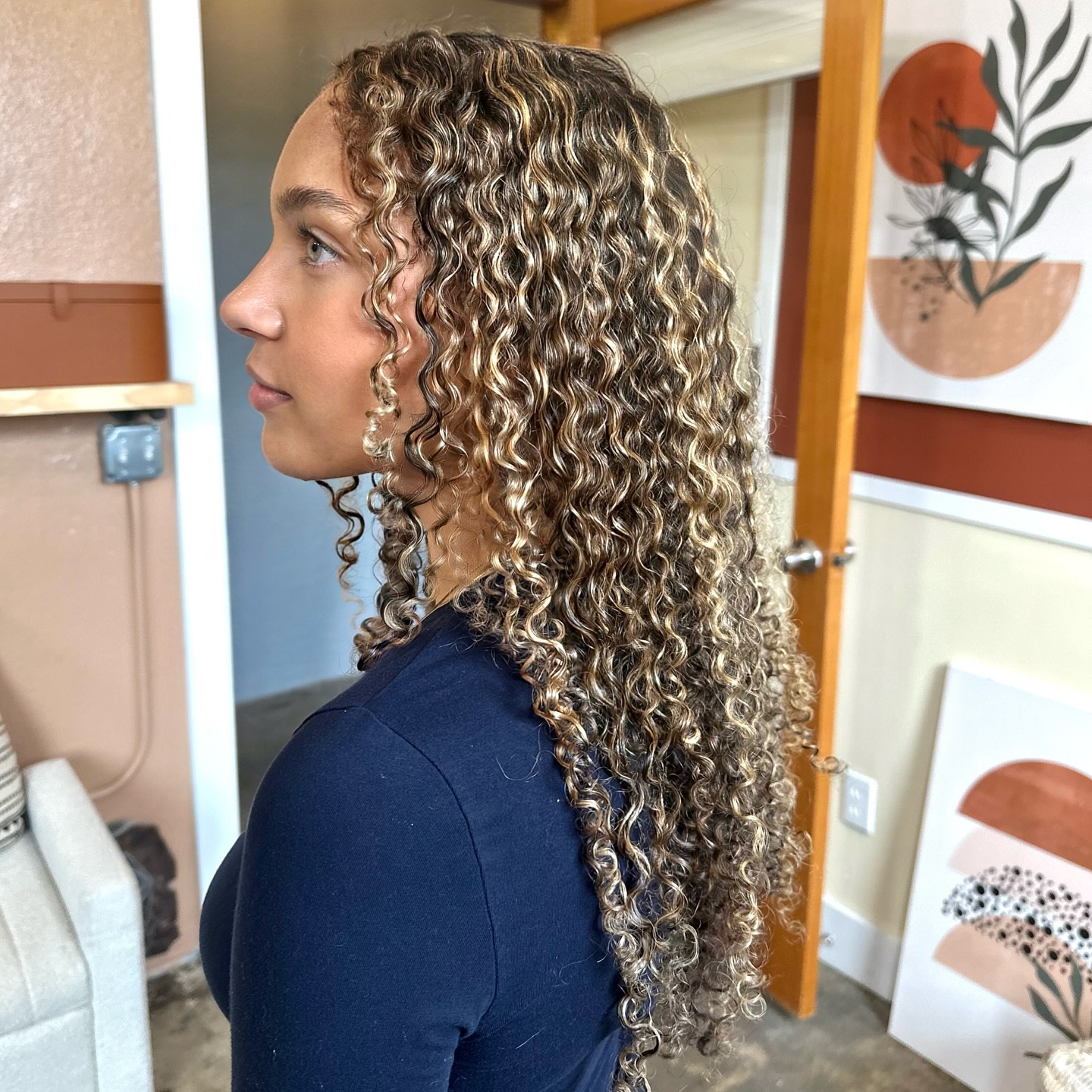 Sunlit Root-Melt Long Ringlet Layers