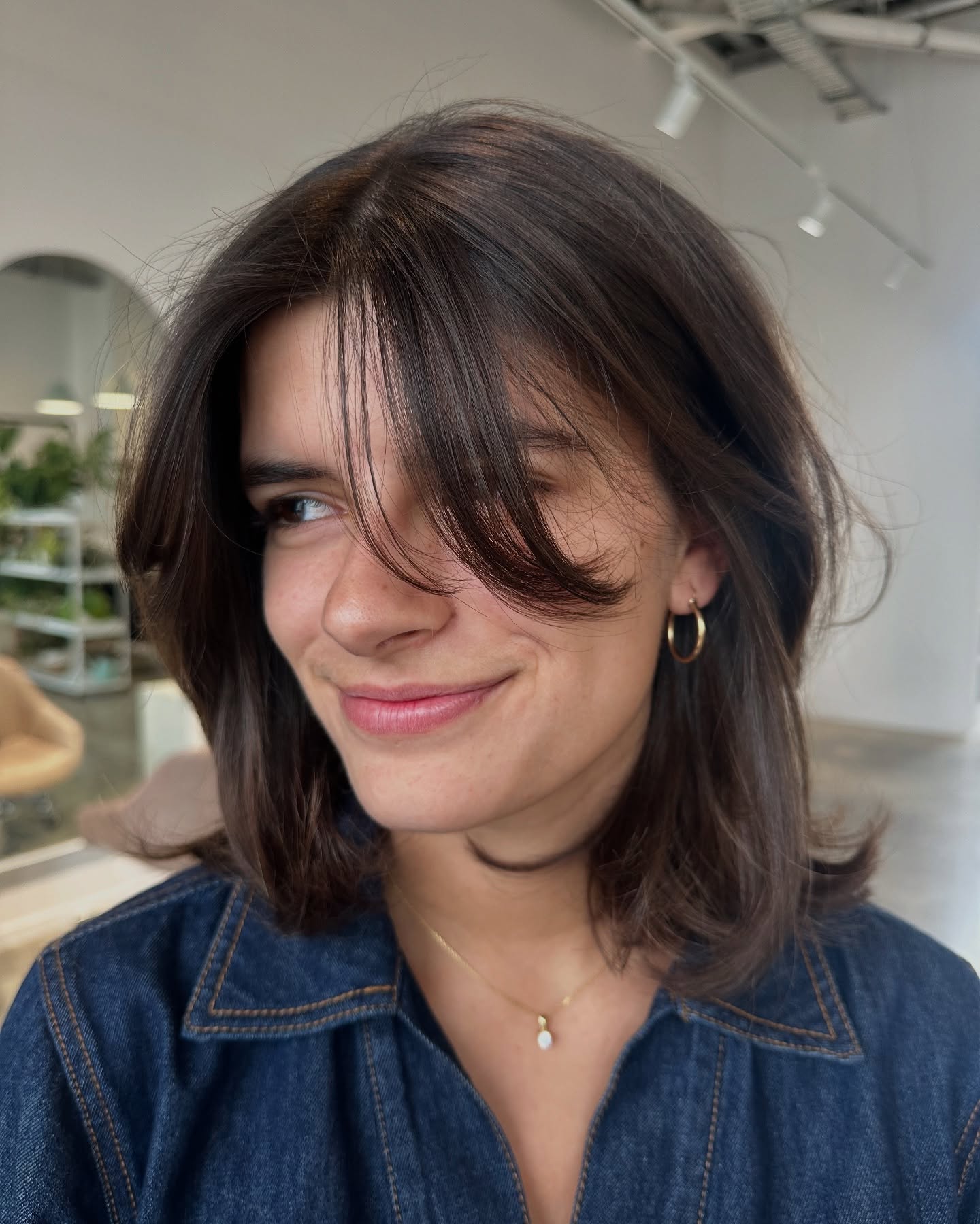 Soft Curtain Fringe Shoulder-Length Bob with Feathered Ends