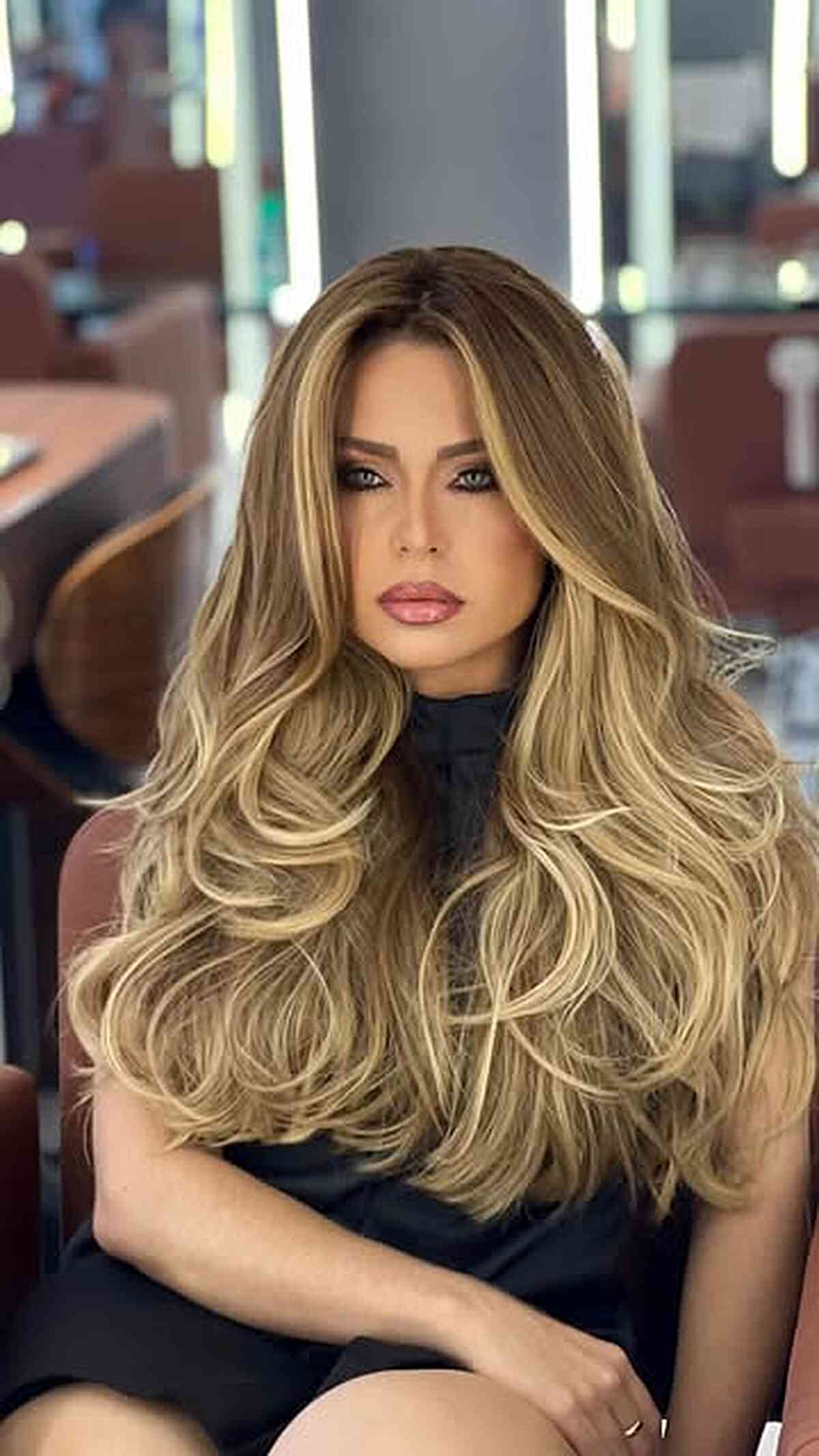 Luxurious Golden Blend Layered Blowout