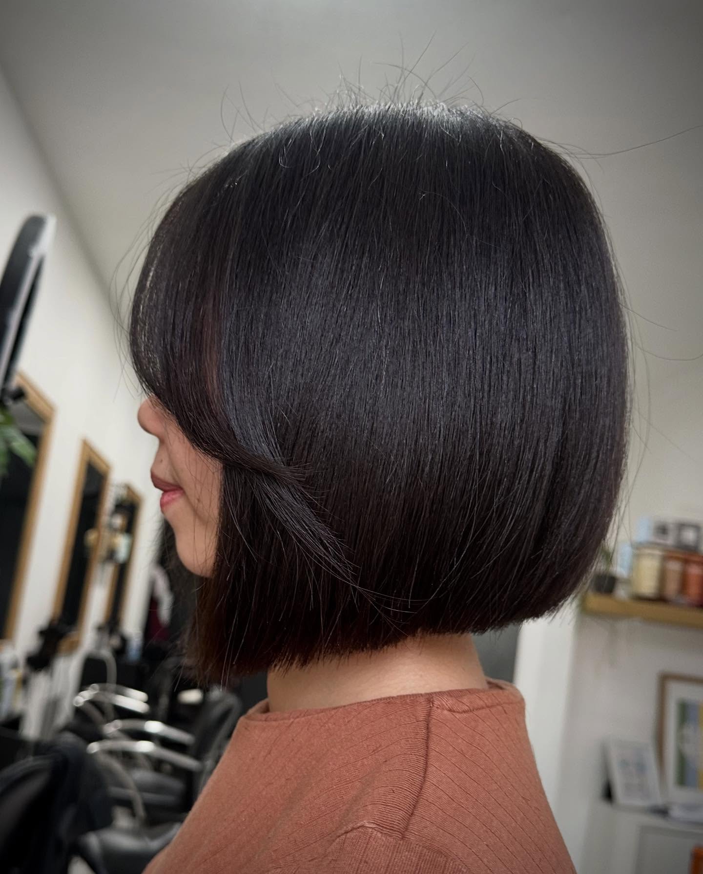 Sleek Chin-Grazing Blunt Bob with Subtle Interior Graduation