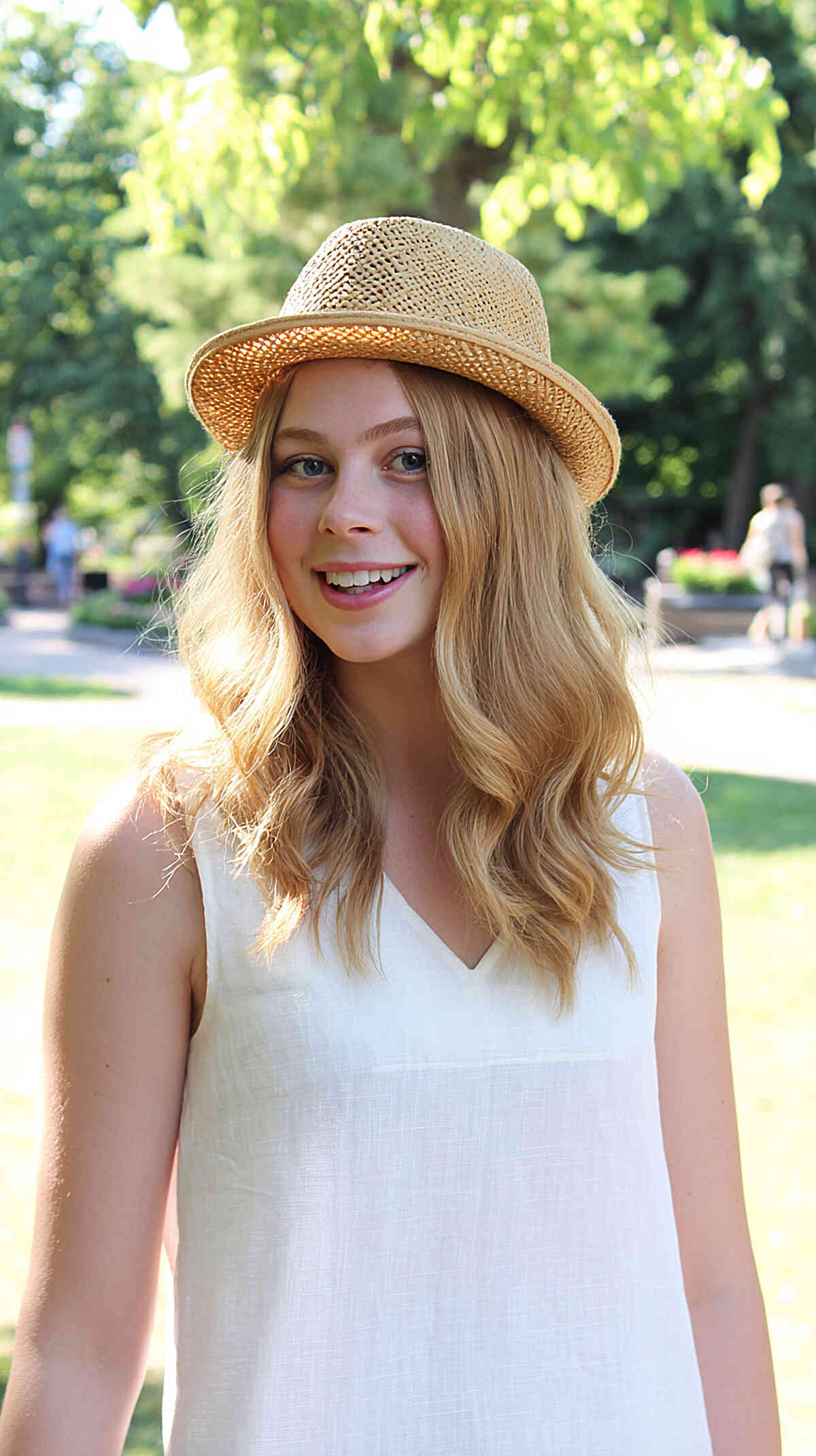 Soft Beachy Waves with a Flattering Layered Cut