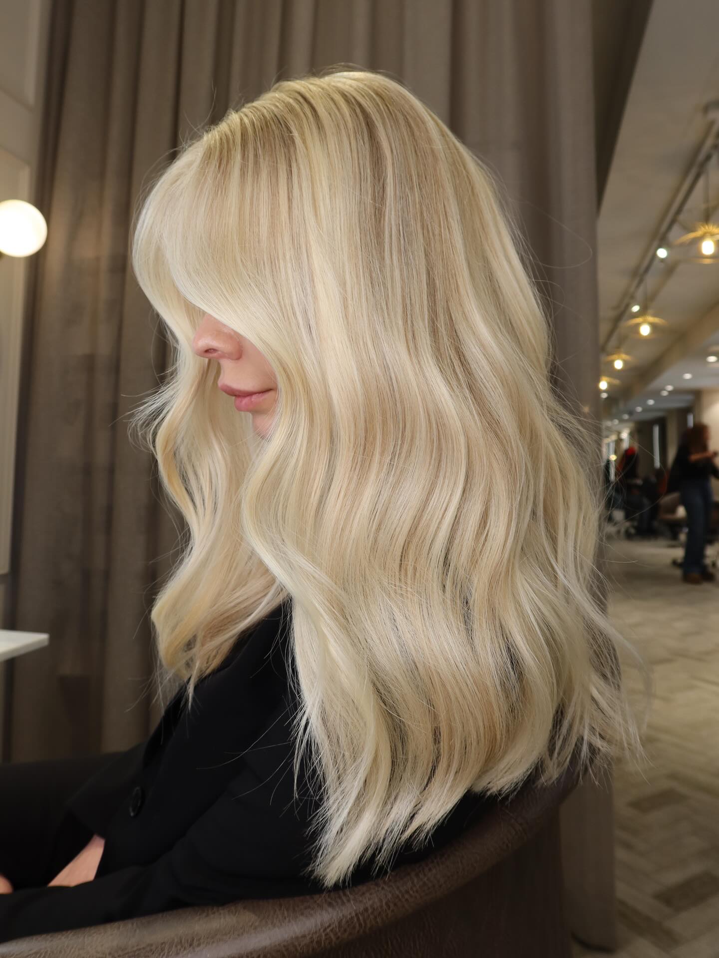 Luxurious Long Blonde Waves with Face-Framing Layers