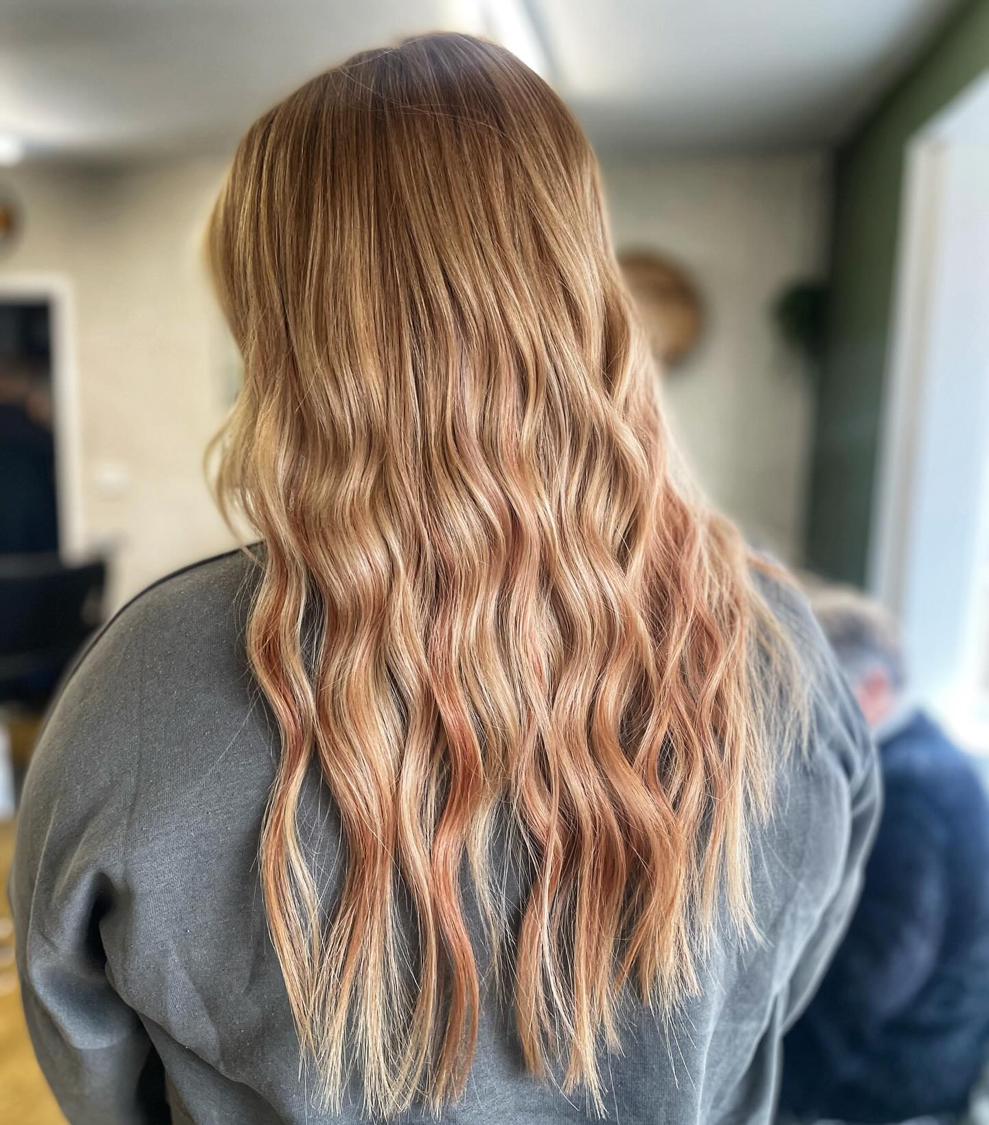 Radiant Long Blonde Waves with Subtle Rose Tones