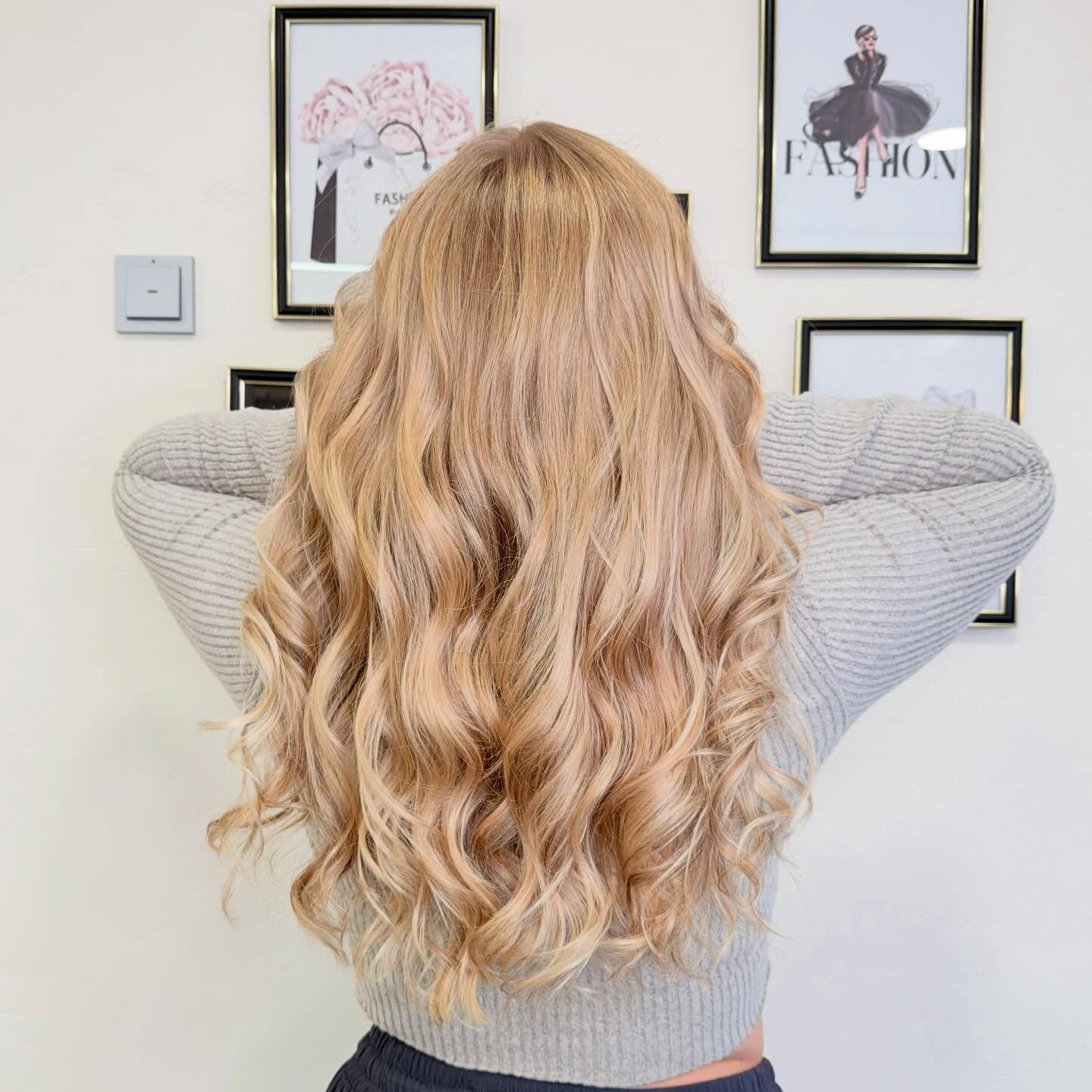 Textured Long Blonde Waves with Soft Curls