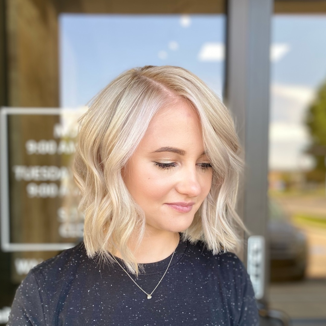 Chic Textured Bob with Soft Waves