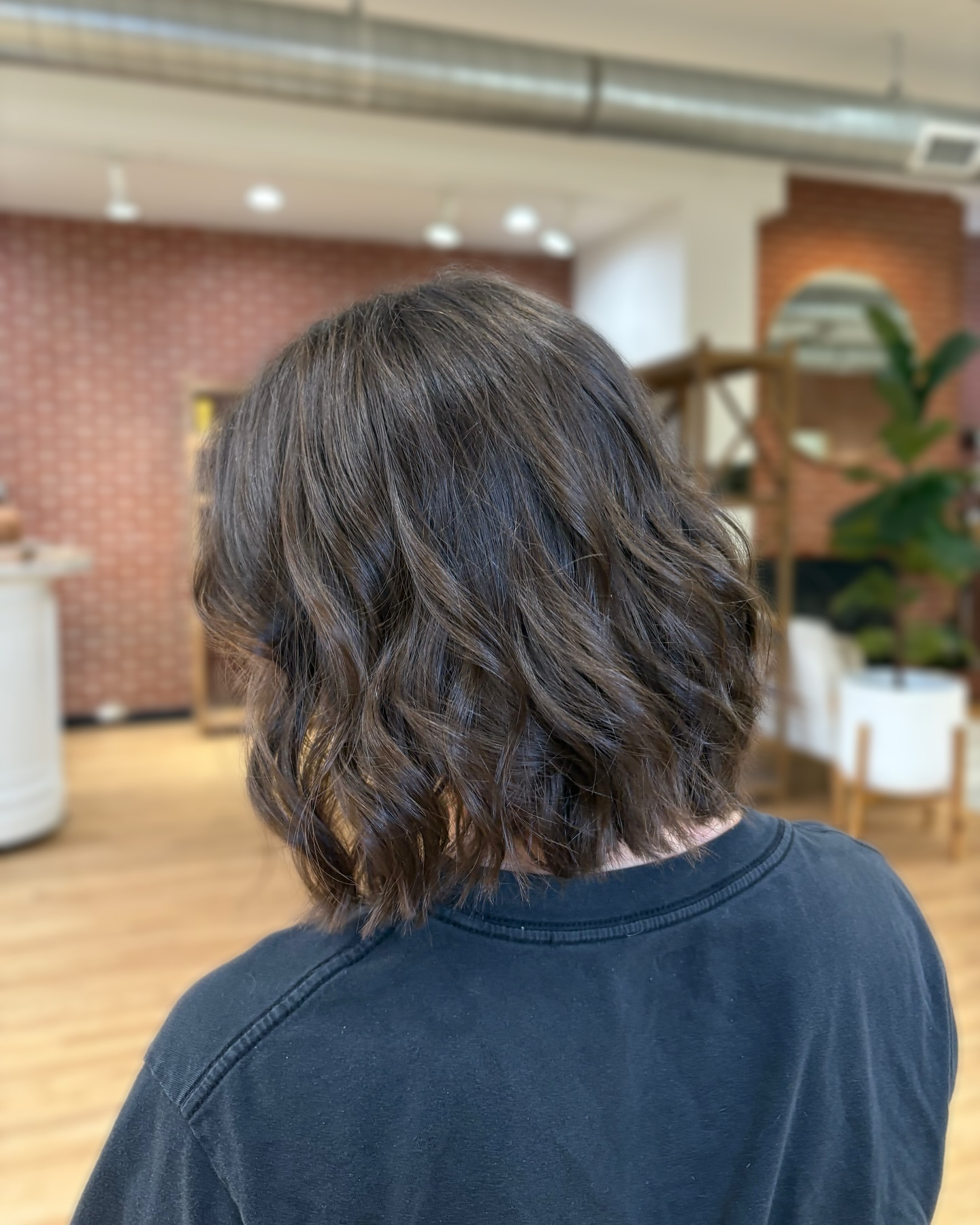 Chic Textured Wavy Lob with Soft Layers