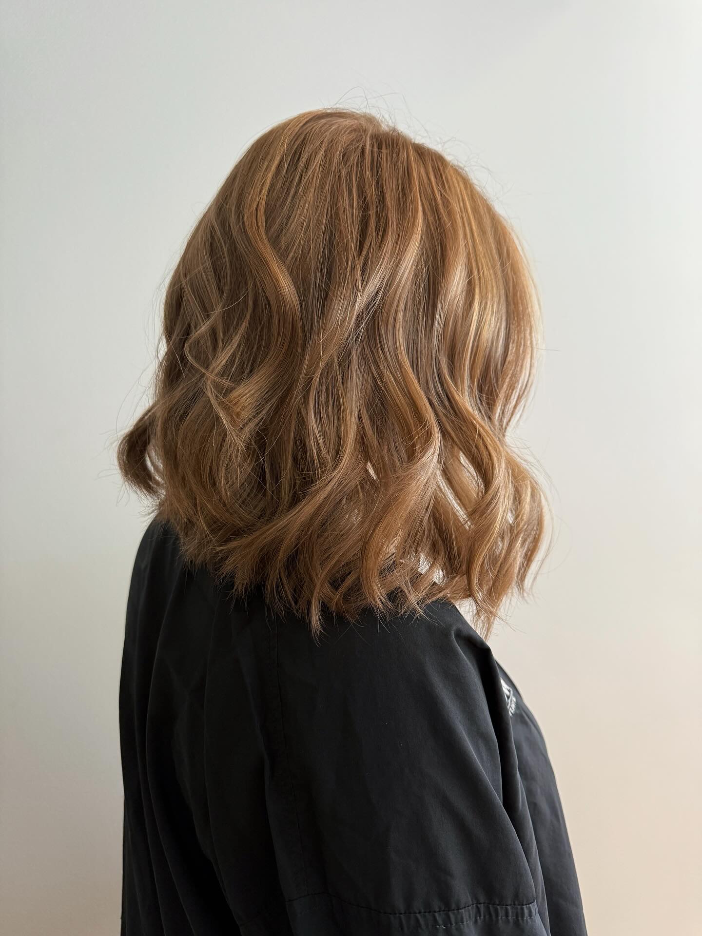 Dynamic Shoulder-Length Textured Waves