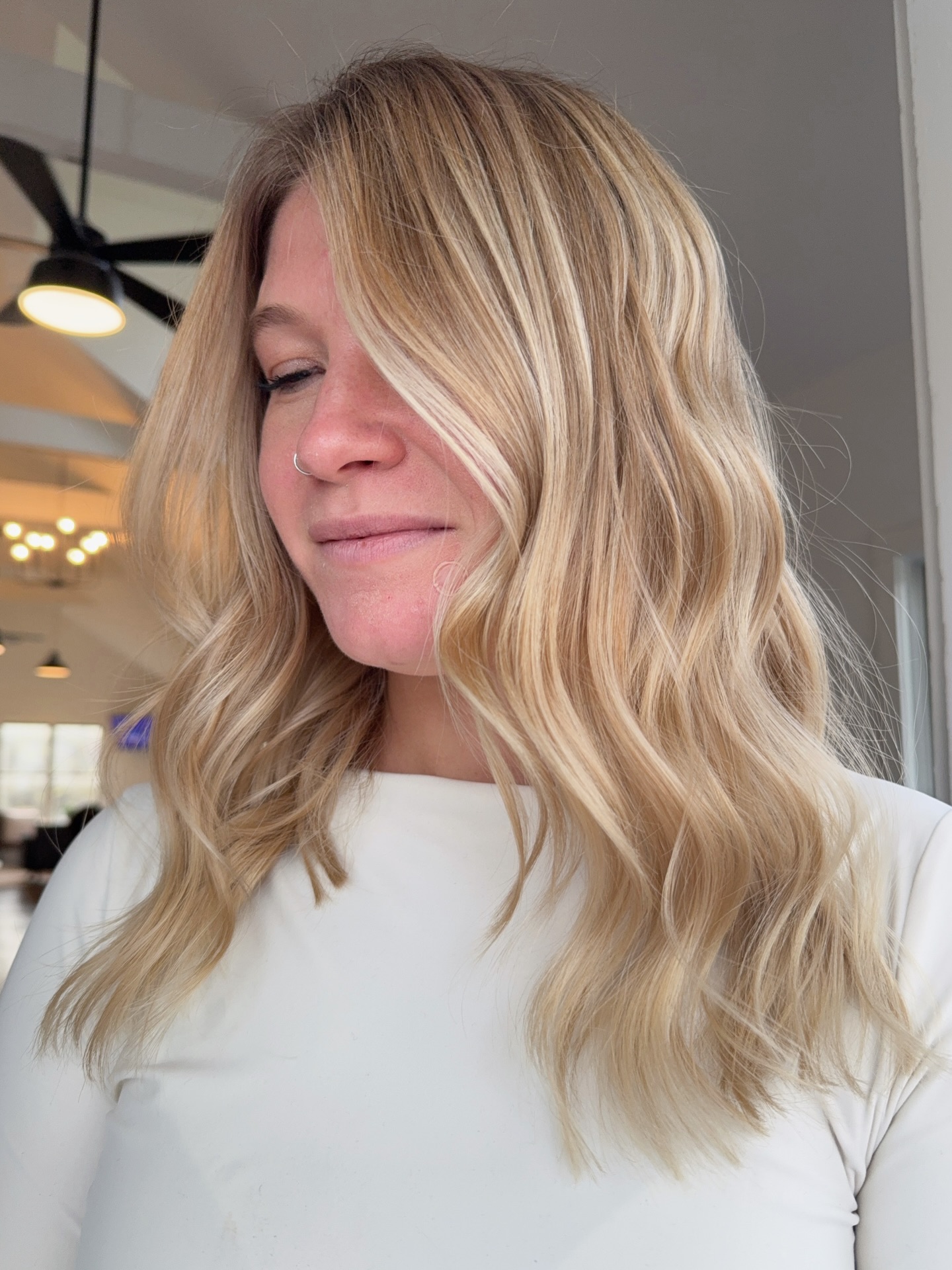 Soft Cascading Waves with Subtle Highlights