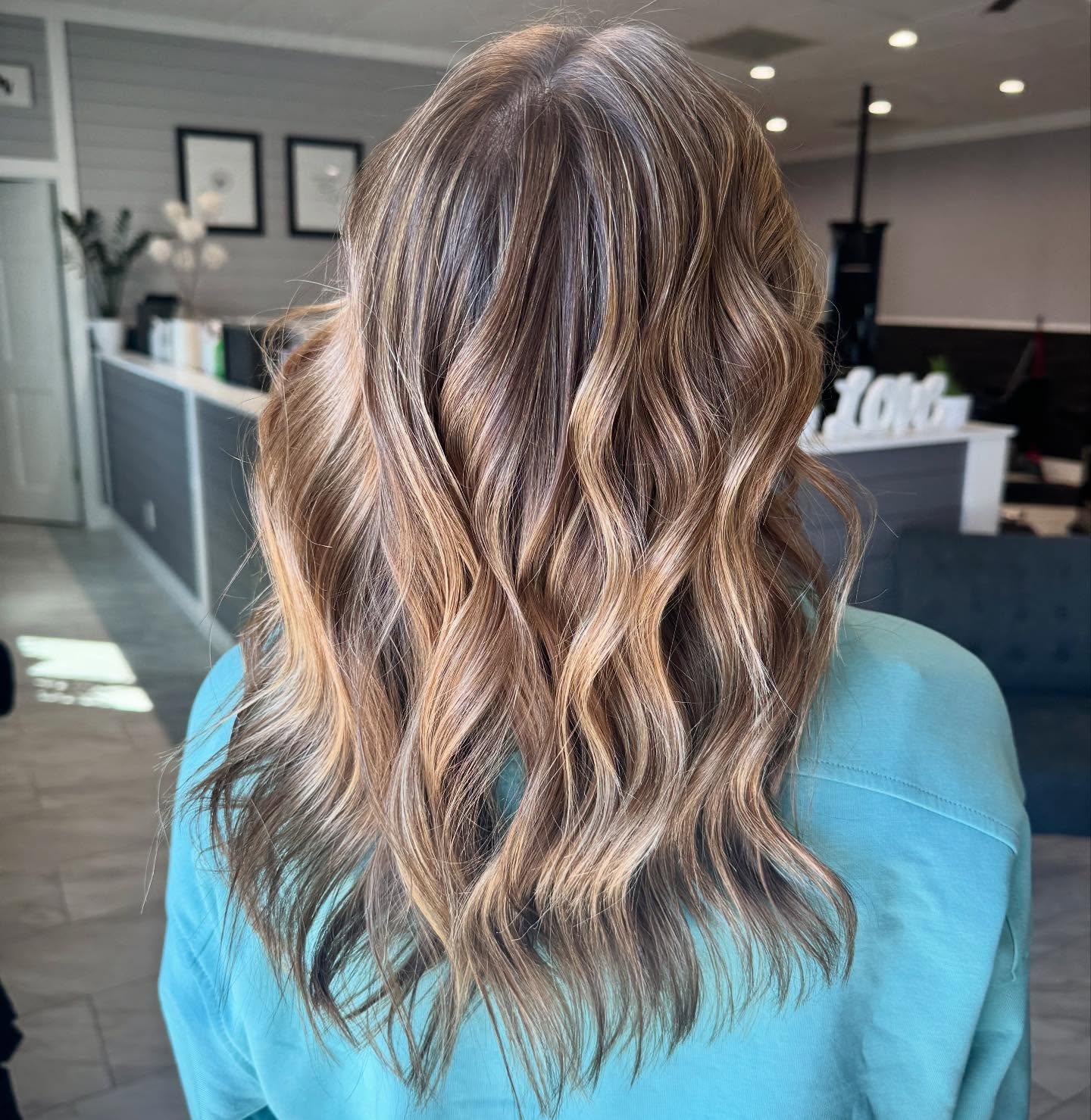 Soft Textured Waves with Subtle Highlights