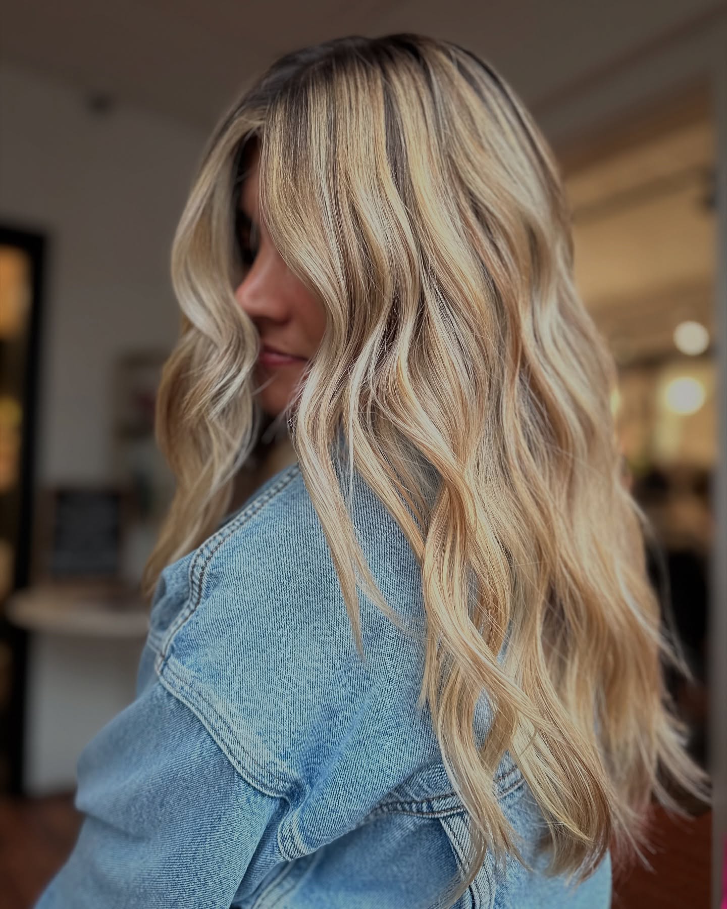 Softly Layered Beachy Waves with Lush Highlights