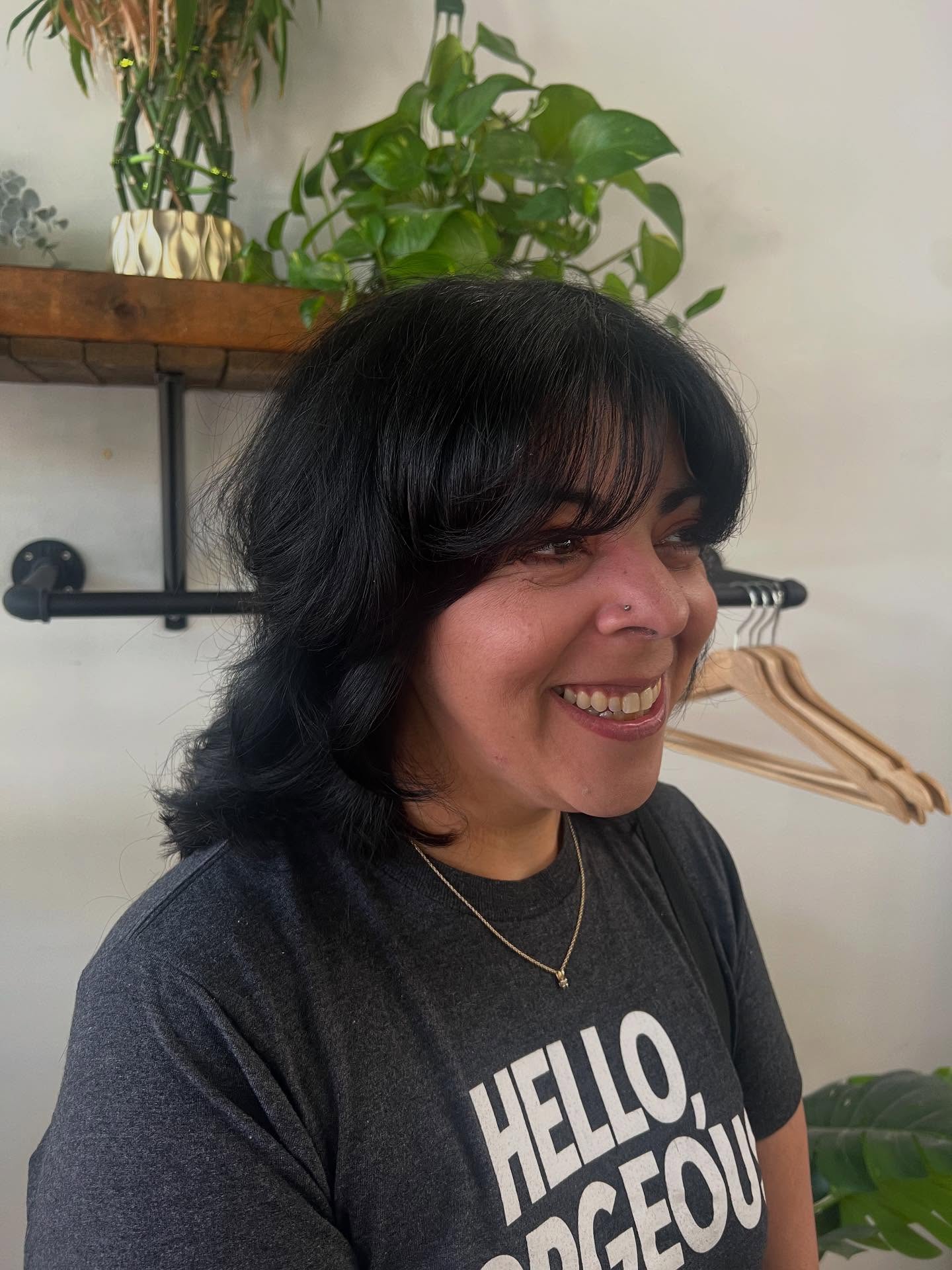 Chic Layered Shoulder-Length Cut with Soft Bangs