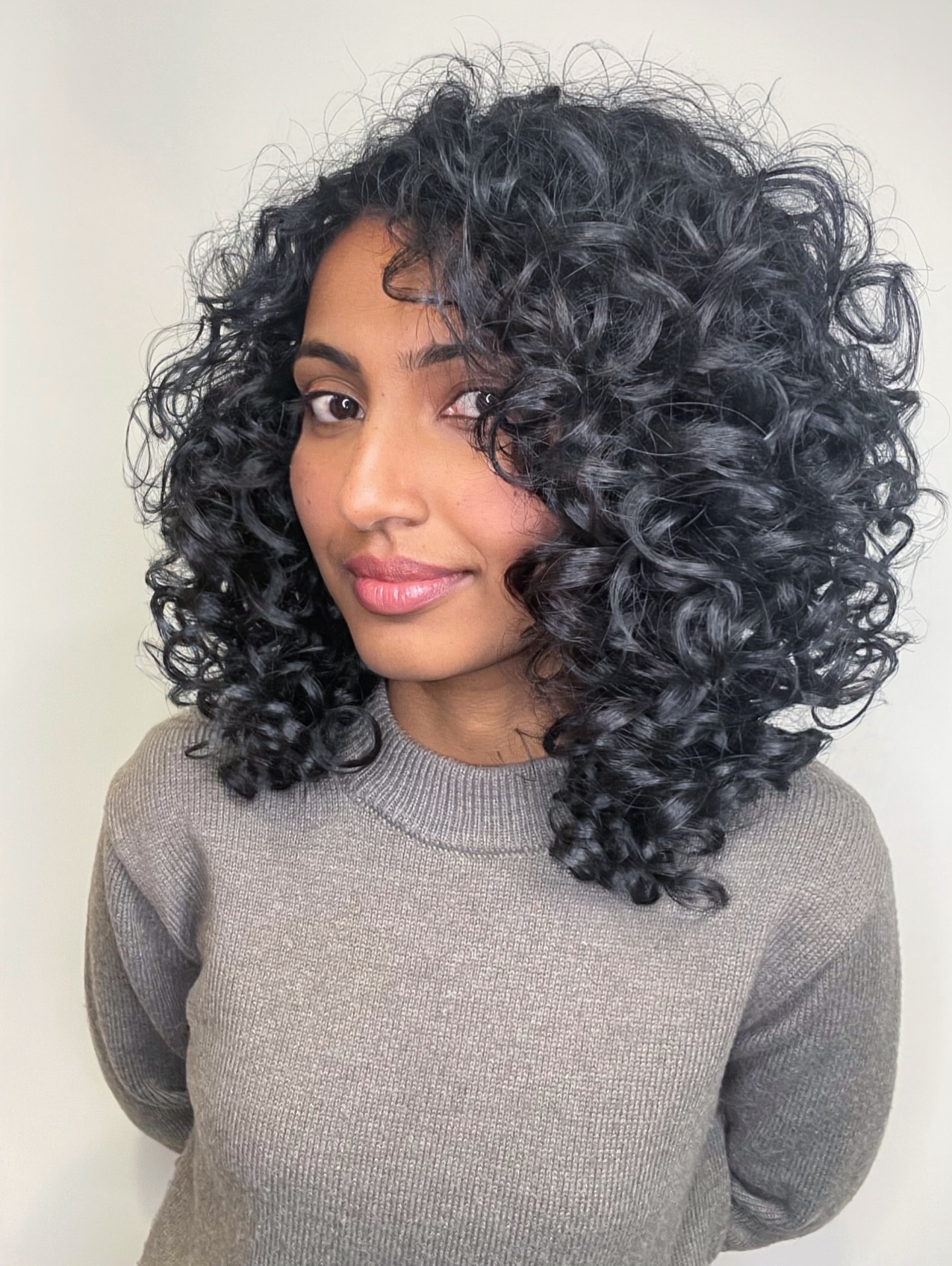 Chic Medium Curly Bob with Defined Curls