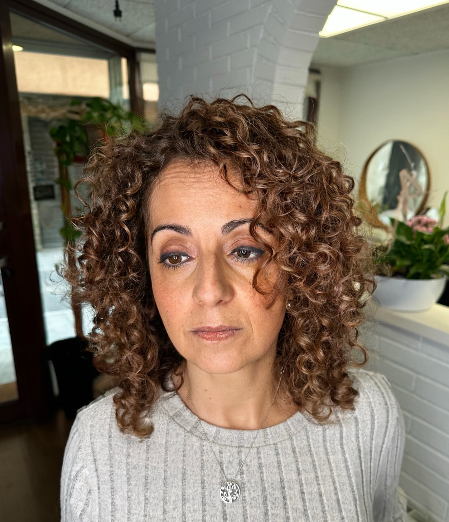 Chic Medium Curly Cut with Defined Bounce