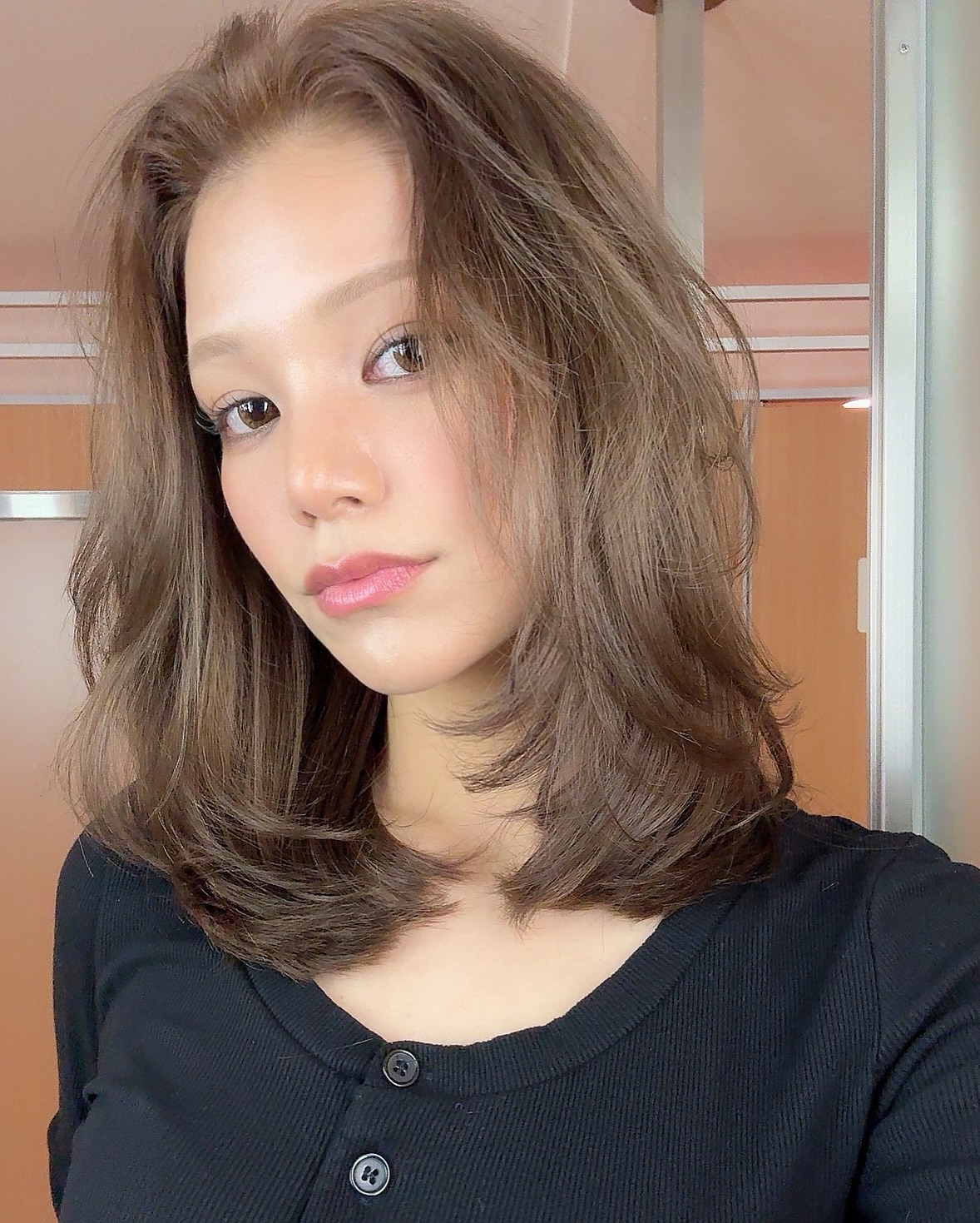 Chic Medium Cut with Soft Textured Layers