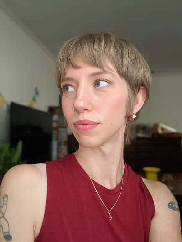 Chic Short Textured Cut for Fine Hair