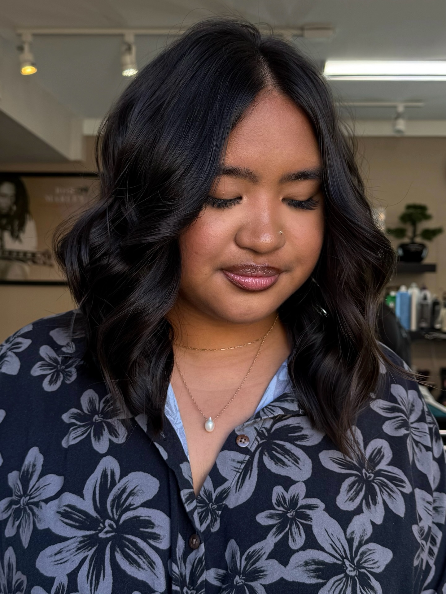 Chic Shoulder-Length Cut with Soft Waves