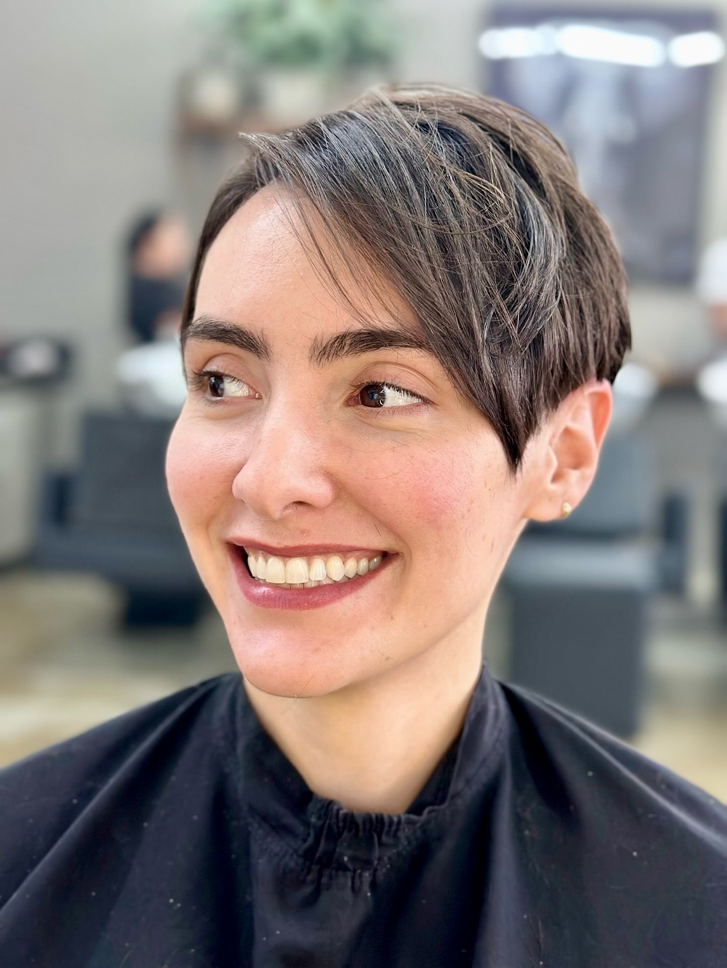 Chic Textured Short Hairstyle for Fine Hair
