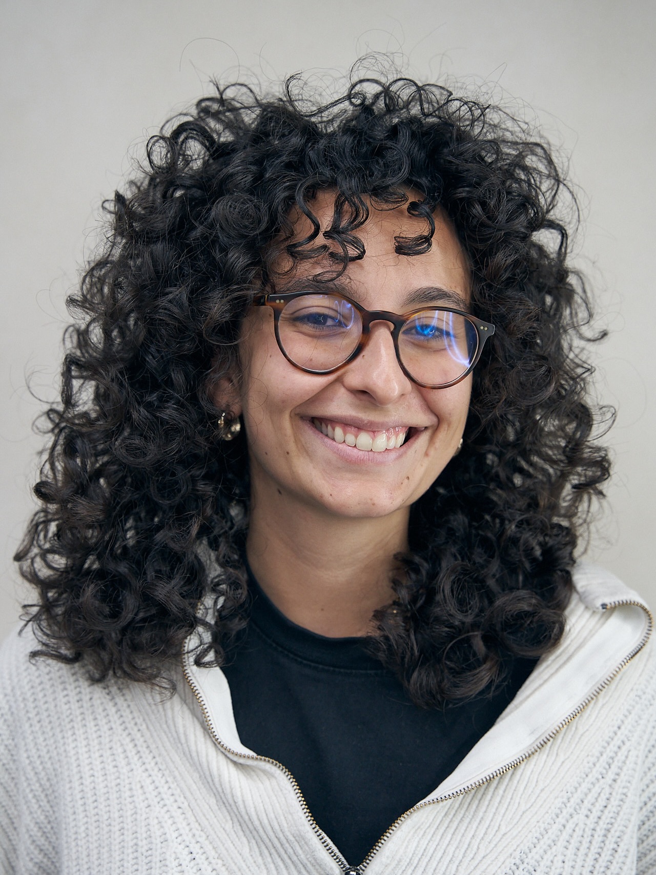 Effortless Medium Curly Cut with Natural Bounce