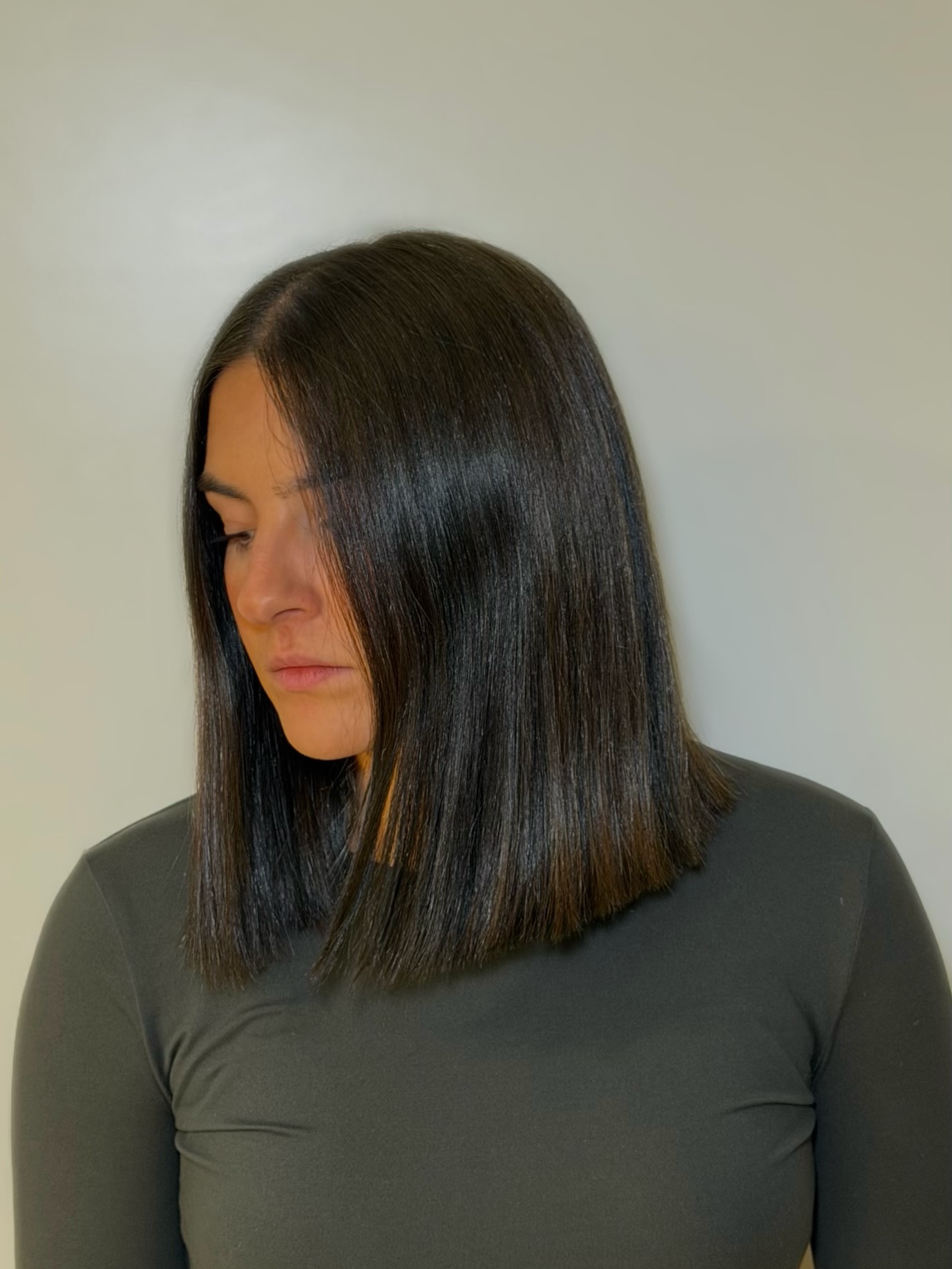 Sleek Blunt Shoulder-Length Cut with Subtle Textured Ends
