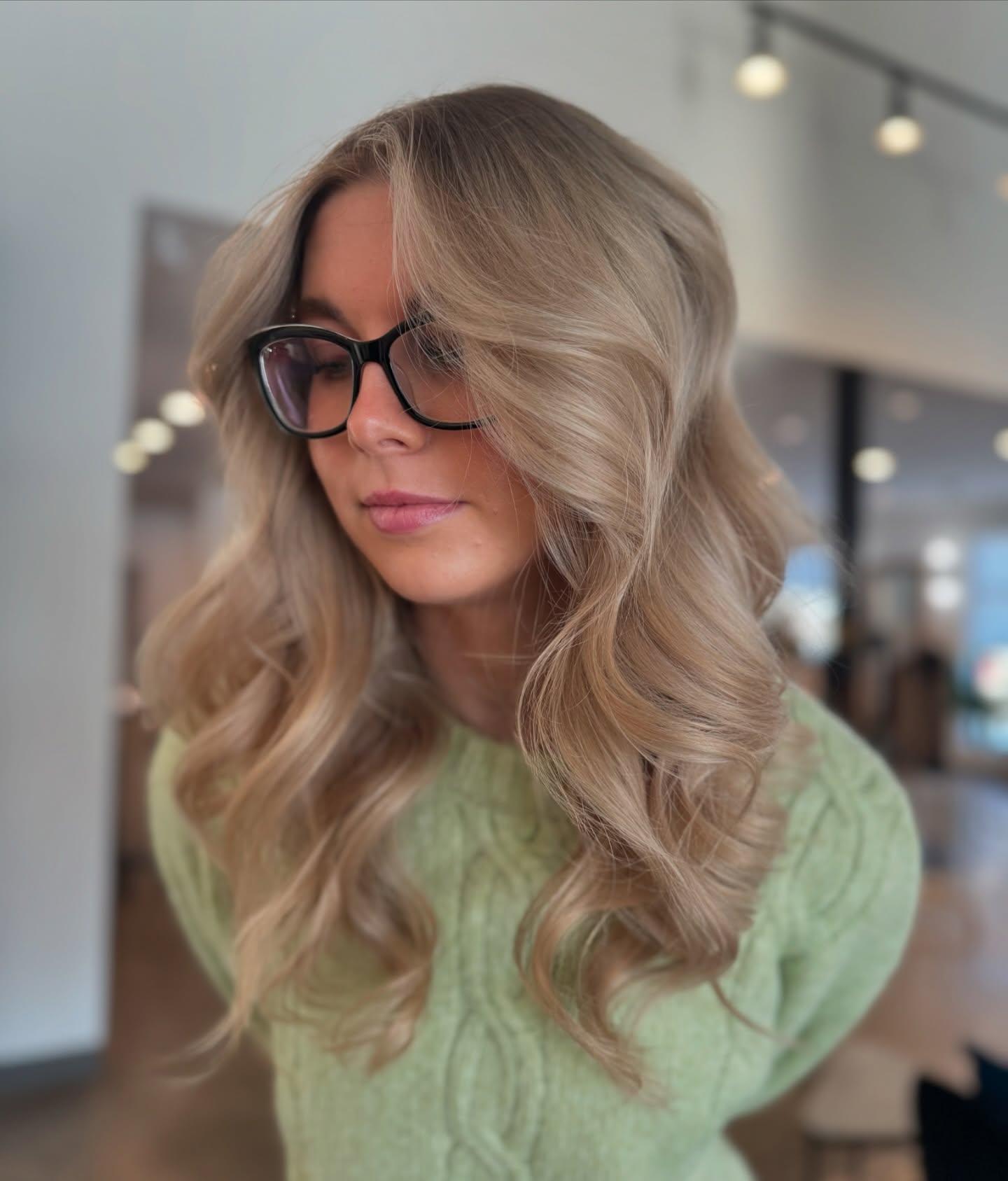 Chic Layered Blonde Waves with Soft Volume