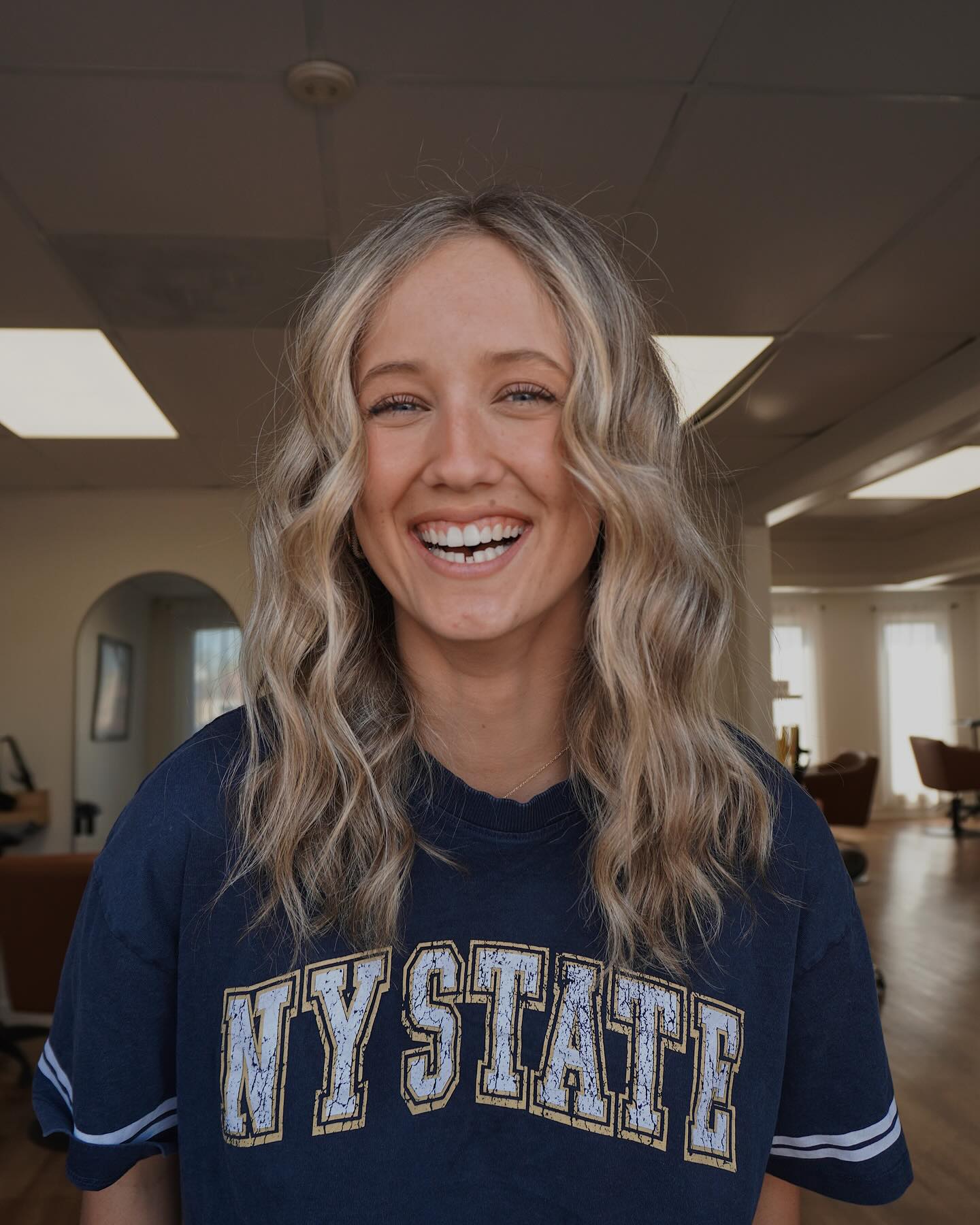 Chic Wavy Blonde Cut with Natural Texture