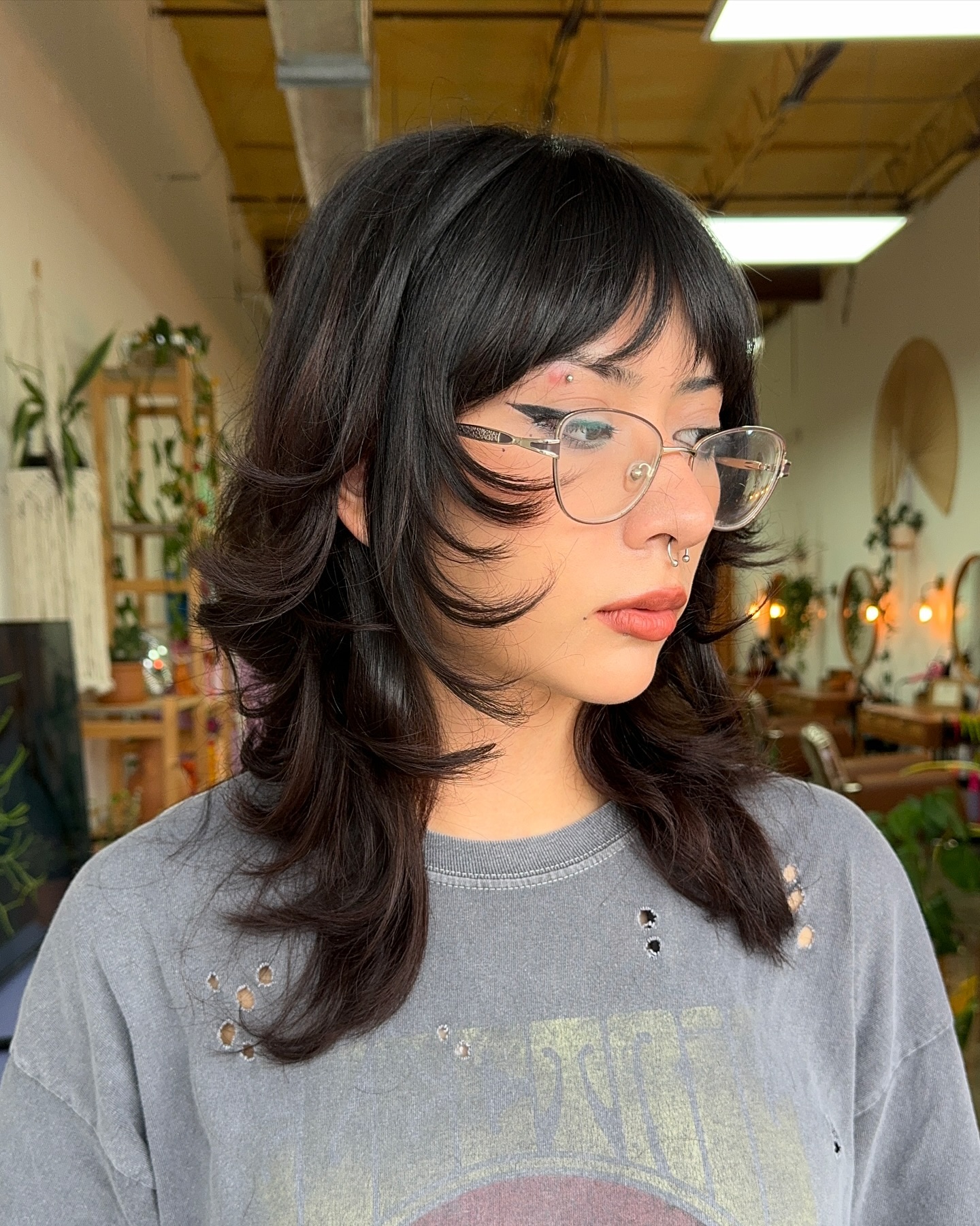 Dynamic Layered Wolf Cut with Bold Fringes