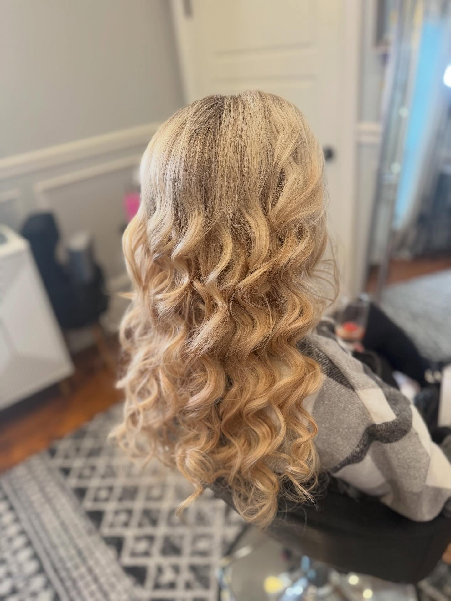 Elegant Long Loose Curls with Subtle Balayage